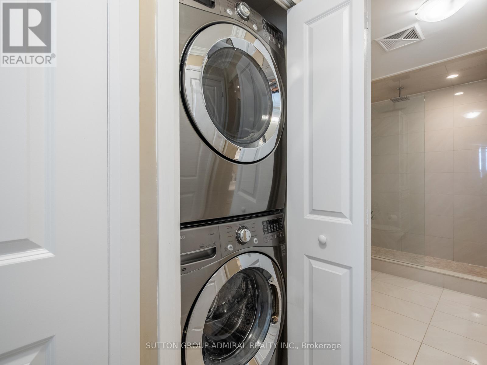 705 - 4700 Highway 7, Vaughan, ON - Indoor Photo Showing Laundry Room