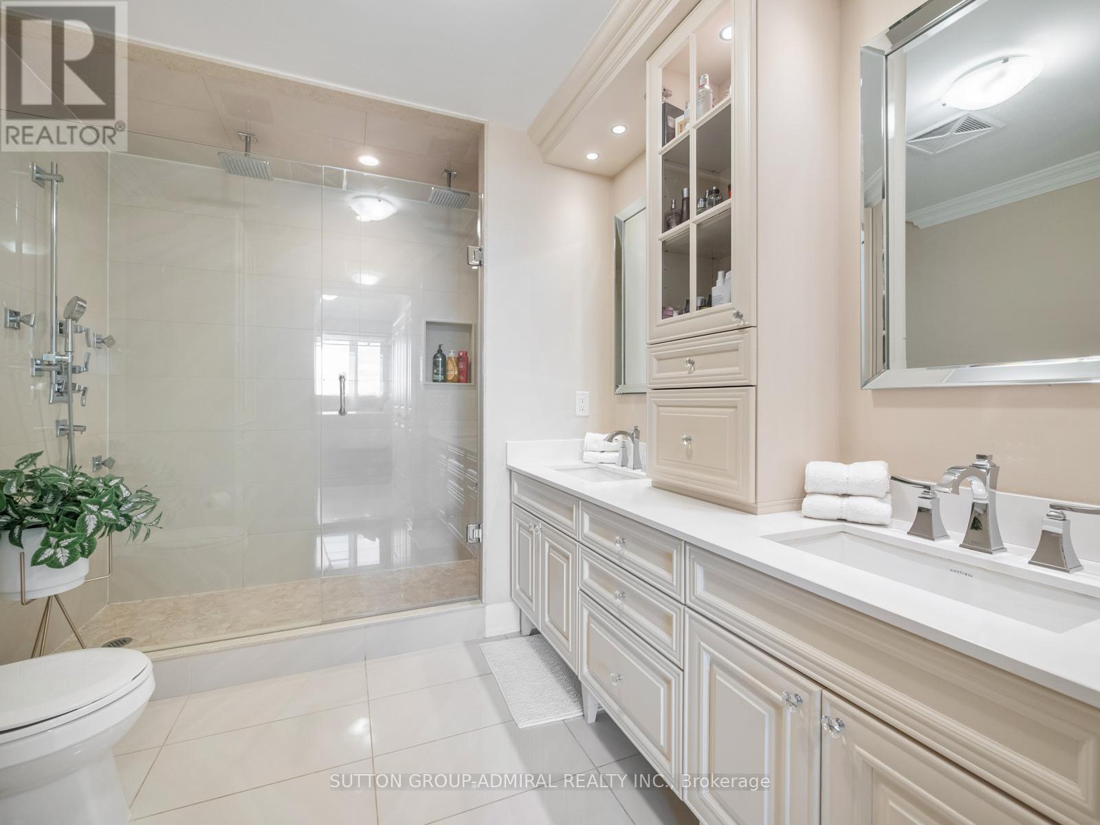 705 - 4700 Highway 7, Vaughan, ON - Indoor Photo Showing Bathroom