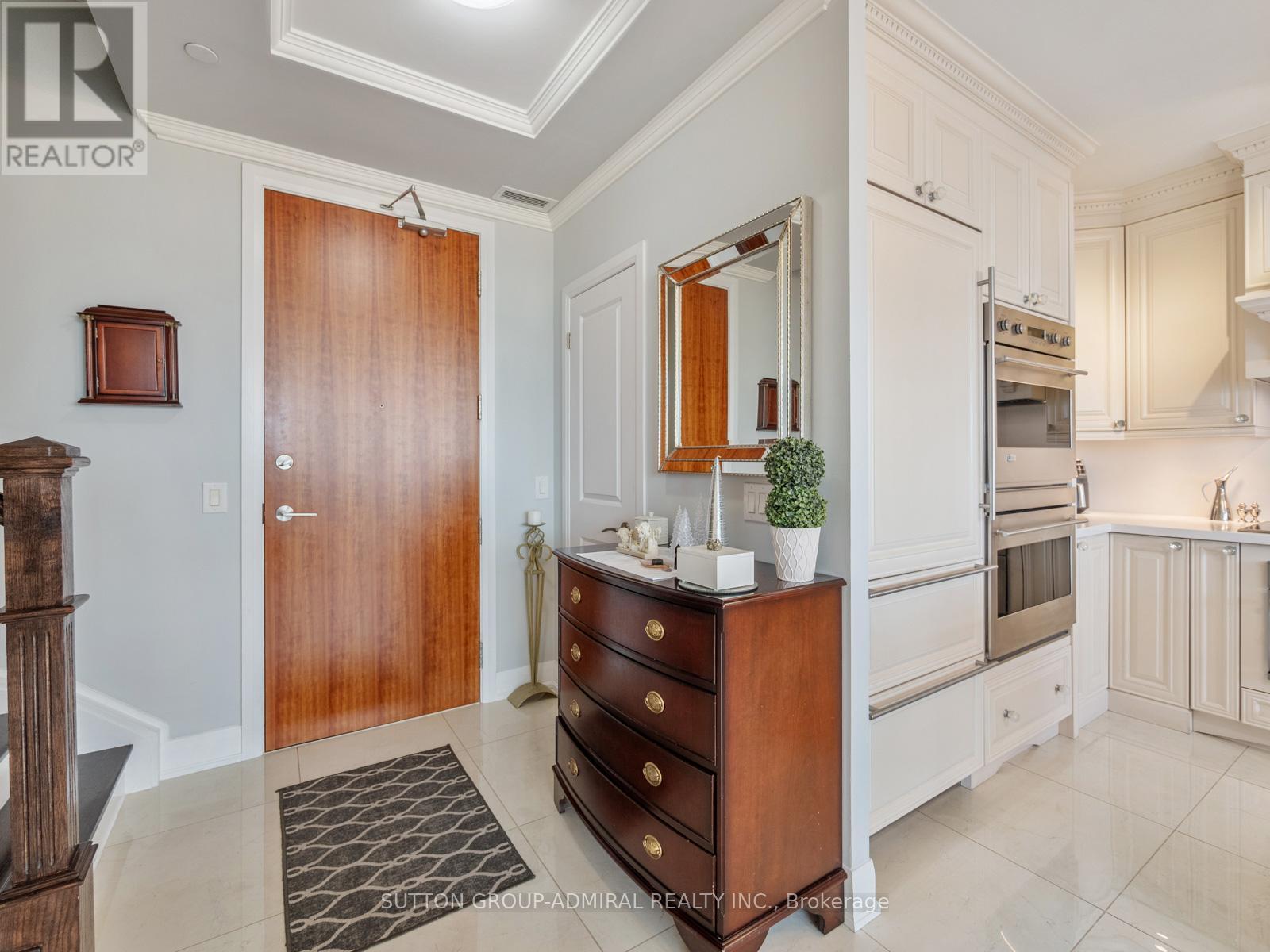 705 - 4700 Highway 7, Vaughan, ON - Indoor Photo Showing Kitchen