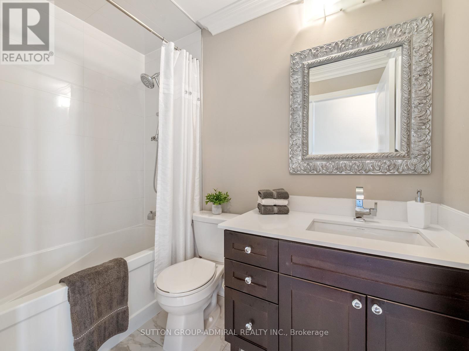 705 - 4700 Highway 7, Vaughan, ON - Indoor Photo Showing Bathroom