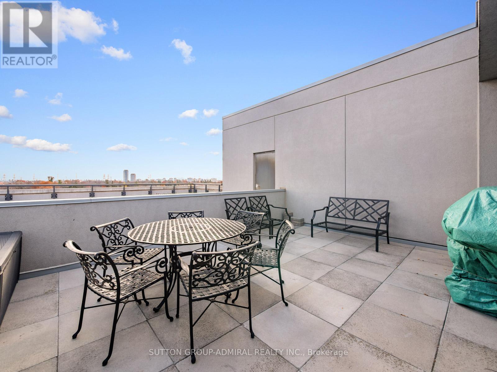 705 - 4700 Highway 7, Vaughan, ON - Outdoor