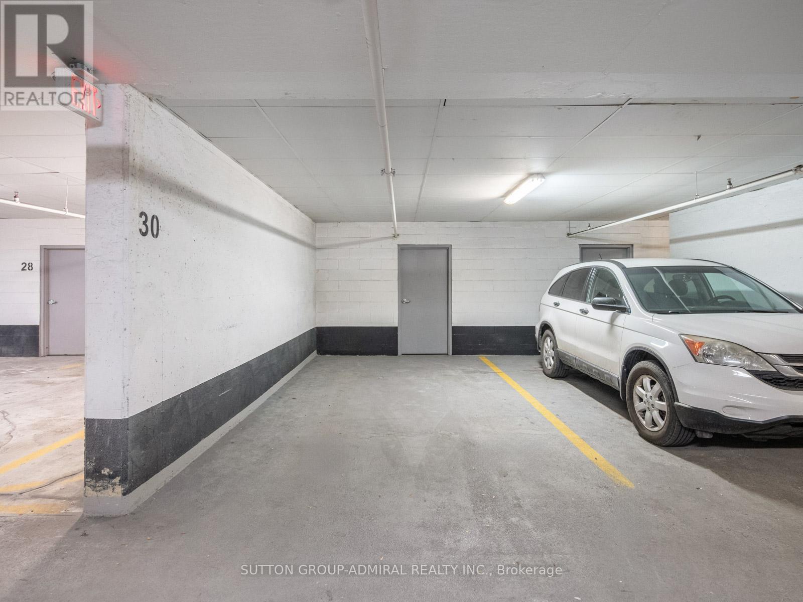 705 - 4700 Highway 7, Vaughan, ON - Indoor Photo Showing Garage