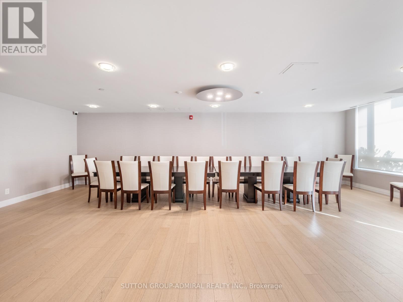 705 - 4700 Highway 7, Vaughan, ON - Indoor Photo Showing Dining Room