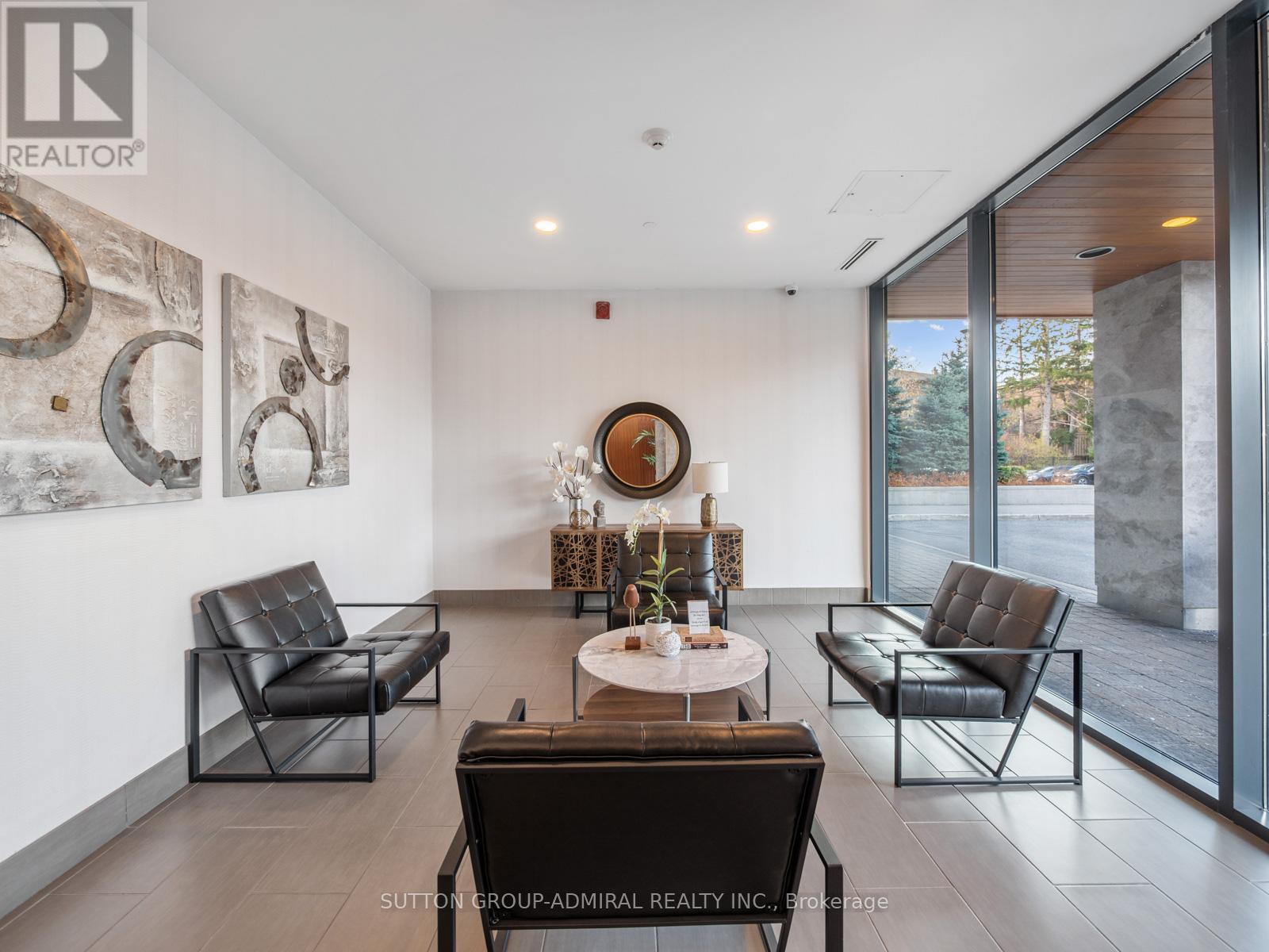 705 - 4700 Highway 7, Vaughan, ON - Indoor Photo Showing Living Room