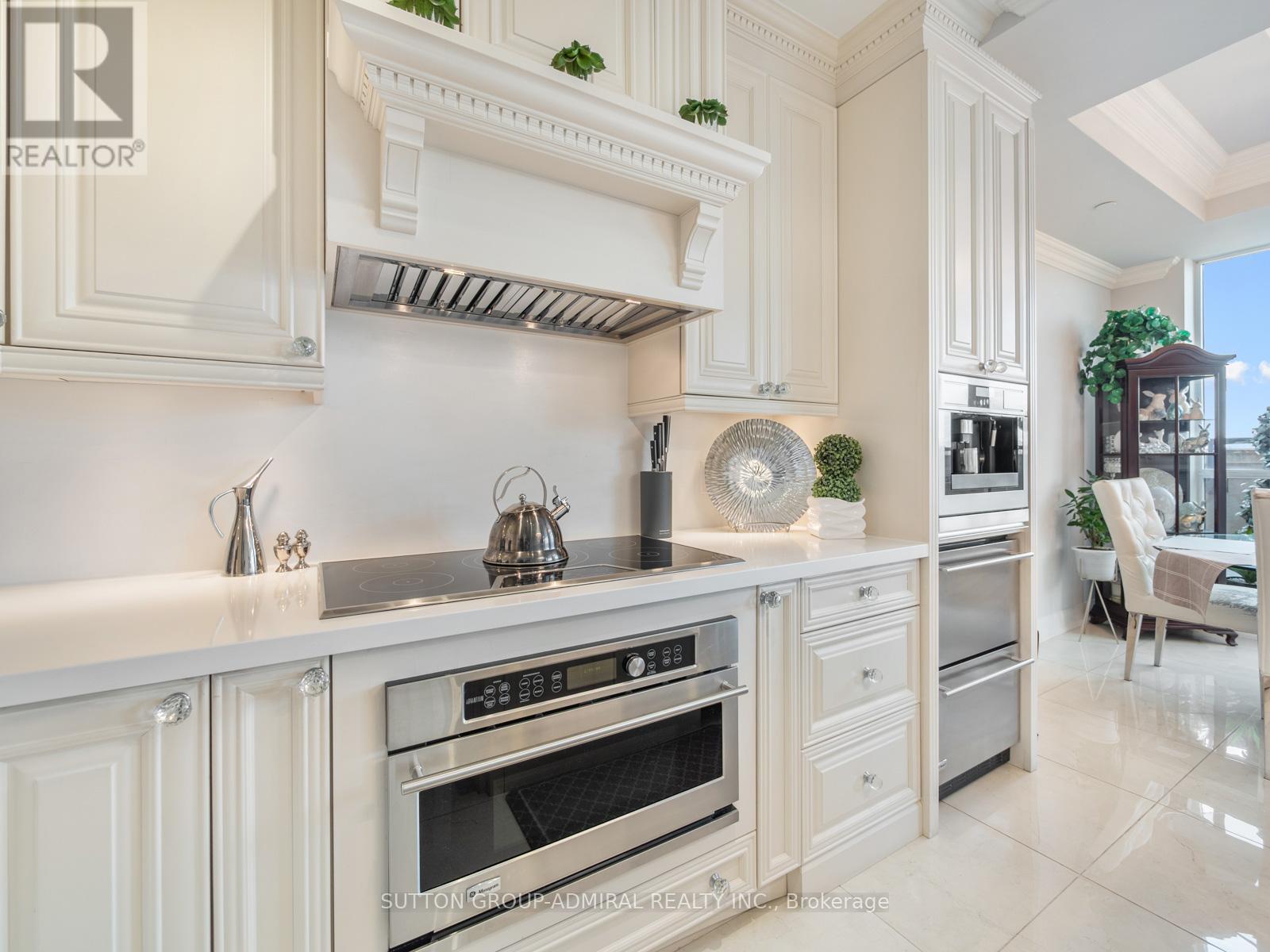 705 - 4700 Highway 7, Vaughan, ON - Indoor Photo Showing Kitchen With Upgraded Kitchen