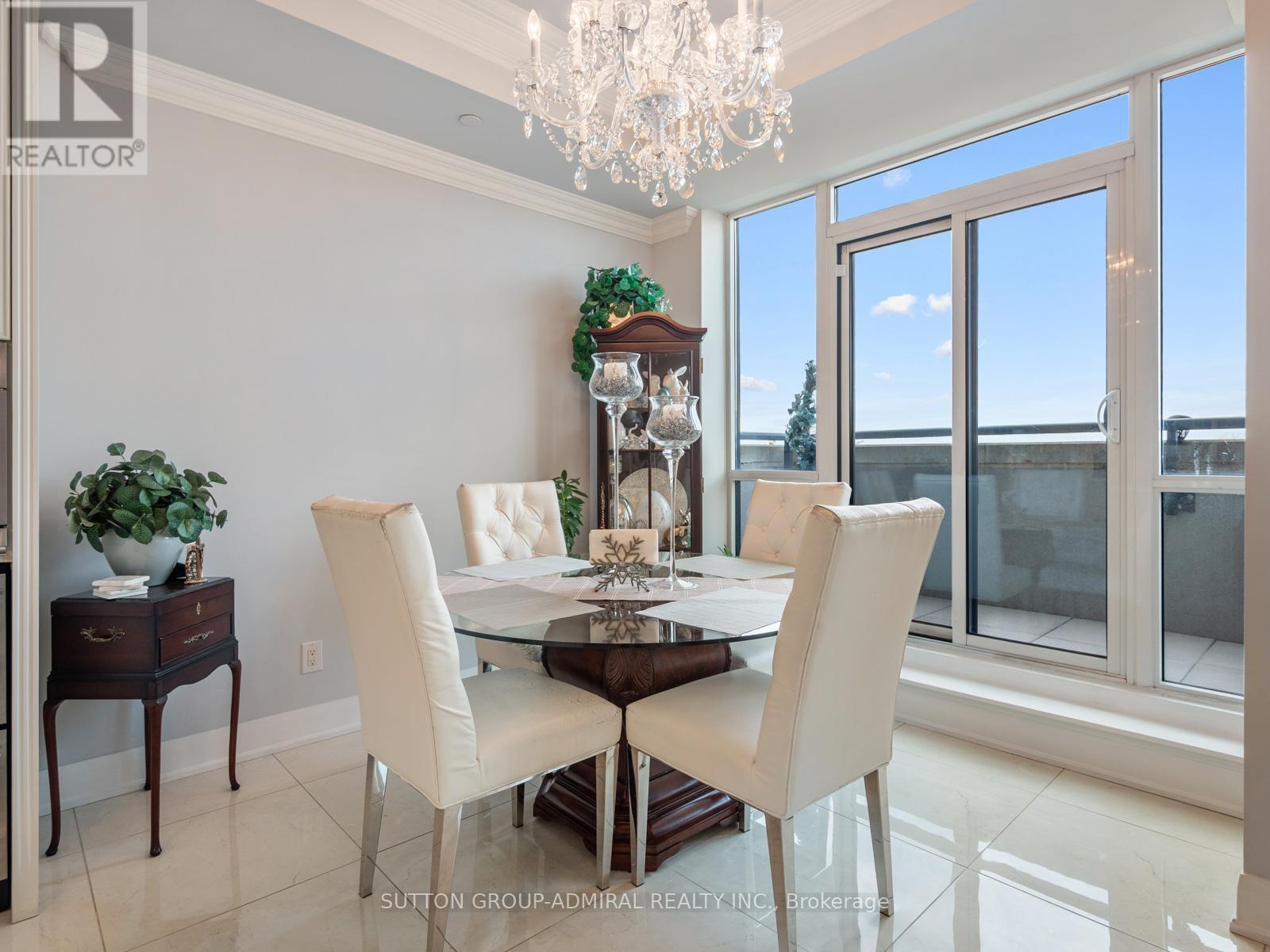 705 - 4700 Highway 7, Vaughan, ON - Indoor Photo Showing Dining Room