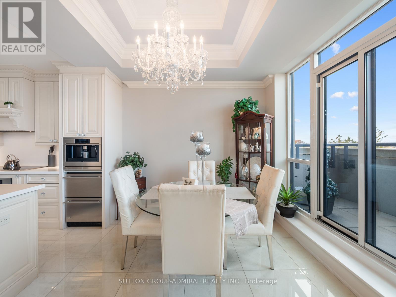 705 - 4700 Highway 7, Vaughan, ON - Indoor