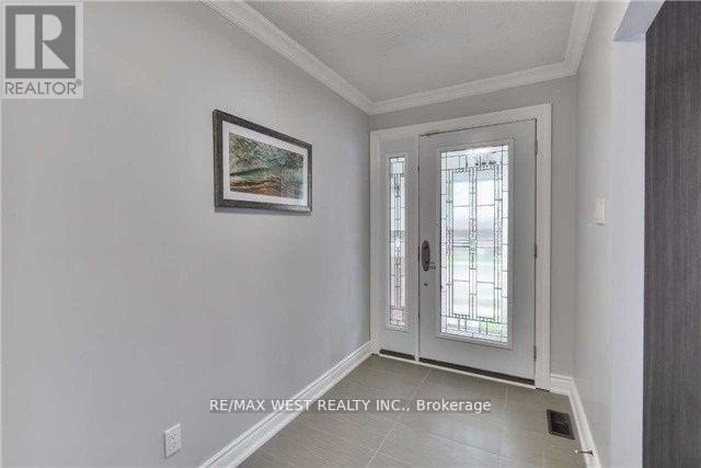 Upper - 18 Linkdale Road, Brampton, ON - Indoor Photo Showing Other Room