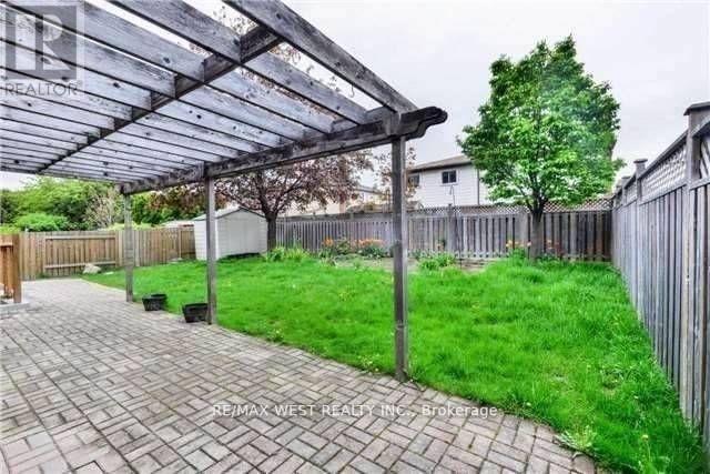 Upper - 18 Linkdale Road, Brampton, ON - Outdoor With Backyard