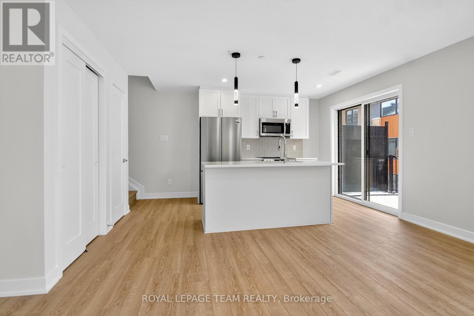 18 - 301 Glenroy Gilbert Drive N, Ottawa, ON - Indoor Photo Showing Kitchen