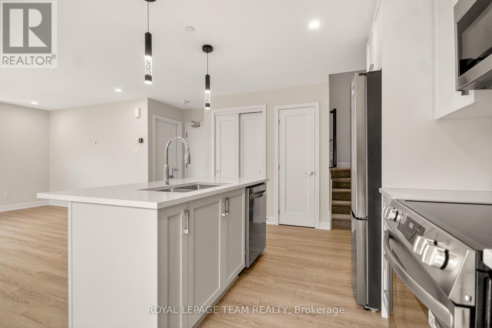 18 - 301 Glenroy Gilbert Drive N, Ottawa, ON - Indoor Photo Showing Kitchen With Double Sink