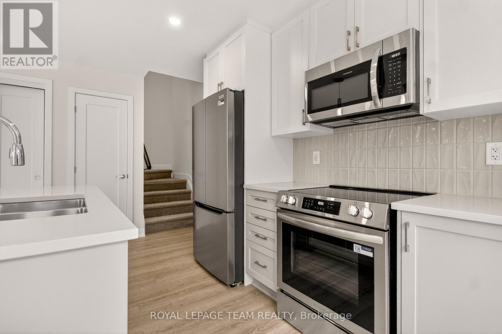 18 - 301 Glenroy Gilbert Drive N, Ottawa, ON - Indoor Photo Showing Kitchen With Stainless Steel Kitchen