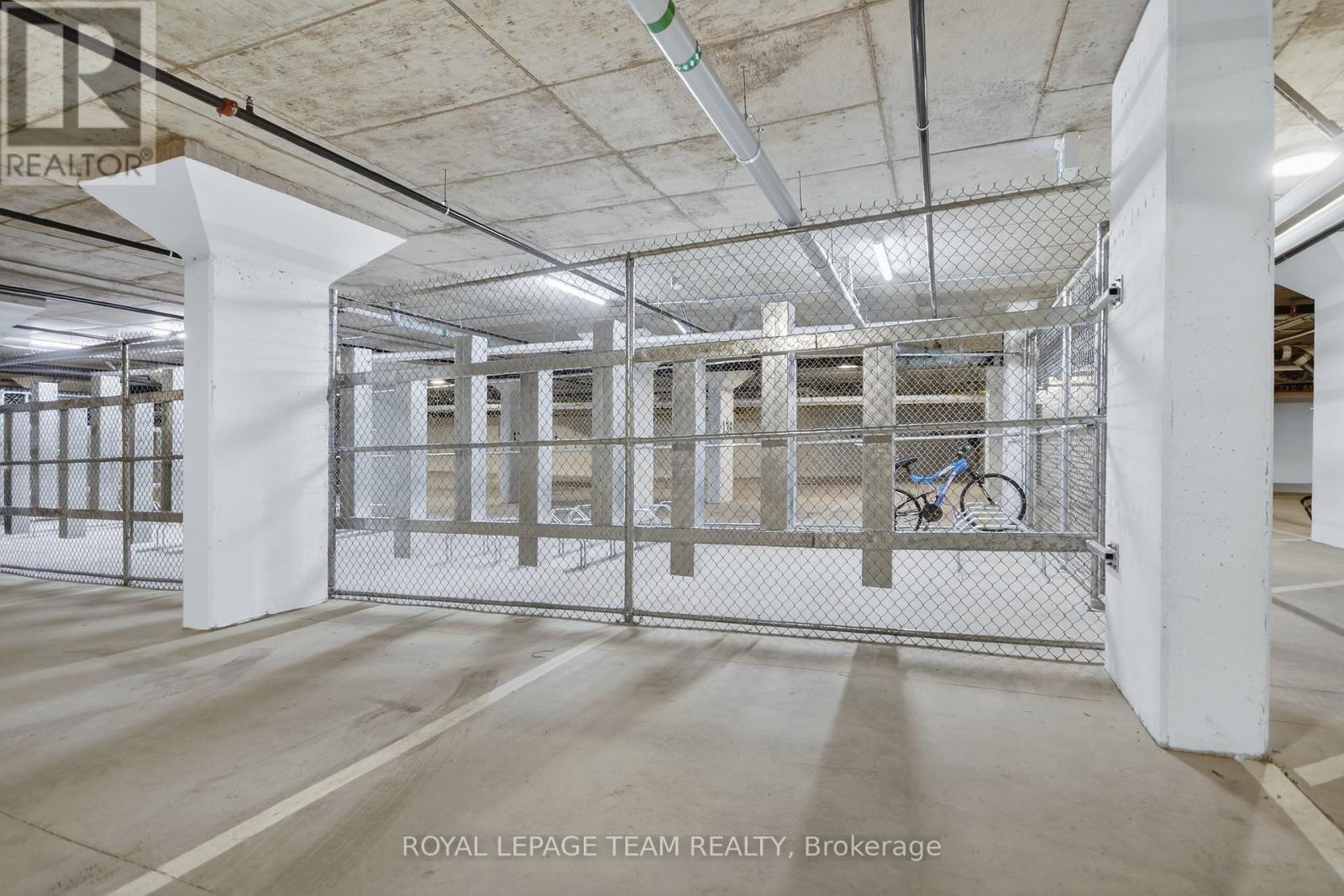 18 - 301 Glenroy Gilbert Drive N, Ottawa, ON - Indoor Photo Showing Garage