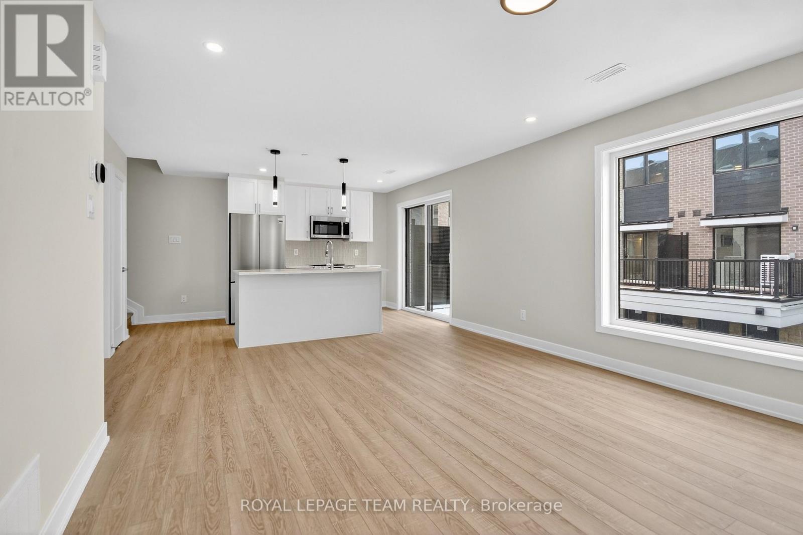 18 - 301 Glenroy Gilbert Drive N, Ottawa, ON - Indoor Photo Showing Kitchen