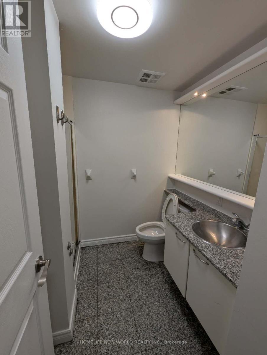 2008 - 55 Bloor Street E, Toronto, ON - Indoor Photo Showing Bathroom