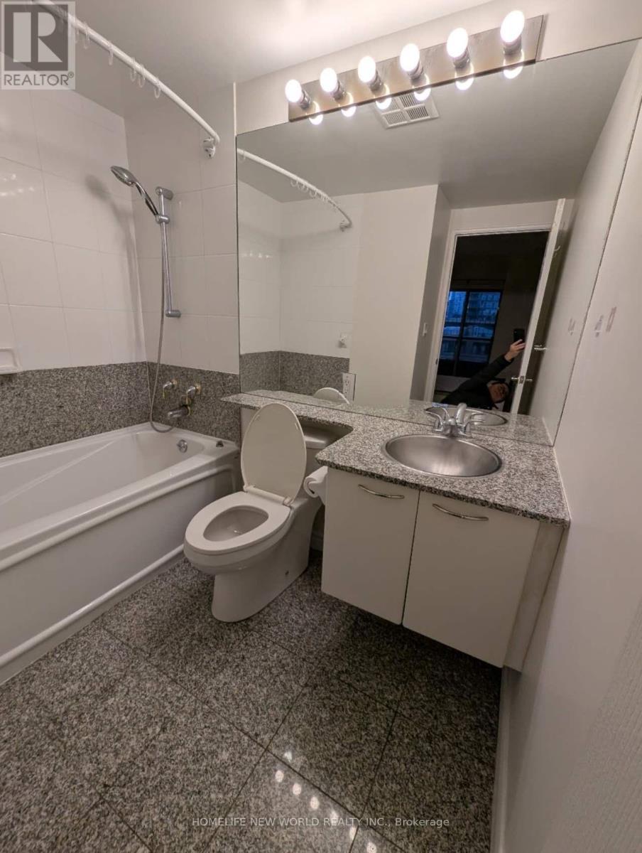 2008 - 55 Bloor Street E, Toronto, ON - Indoor Photo Showing Bathroom