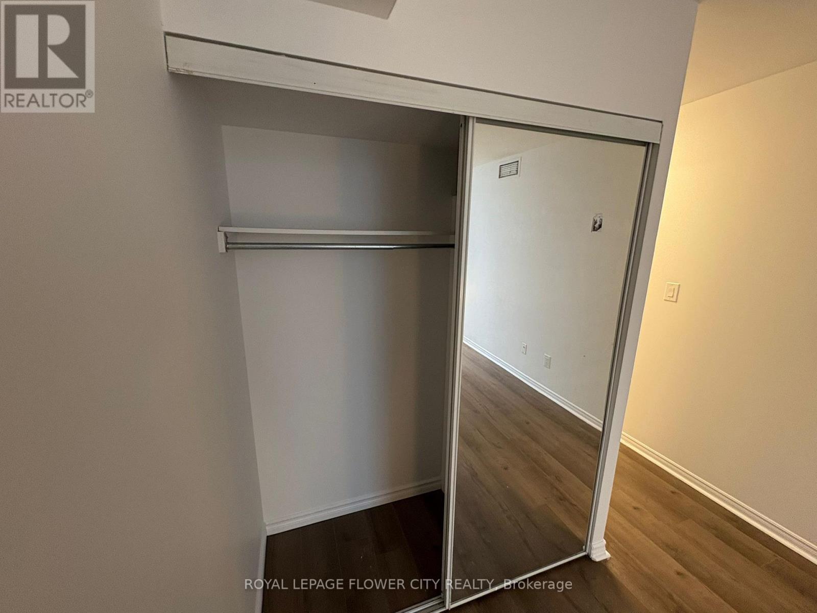 209 - 35 Empress Avenue, Toronto, ON - Indoor