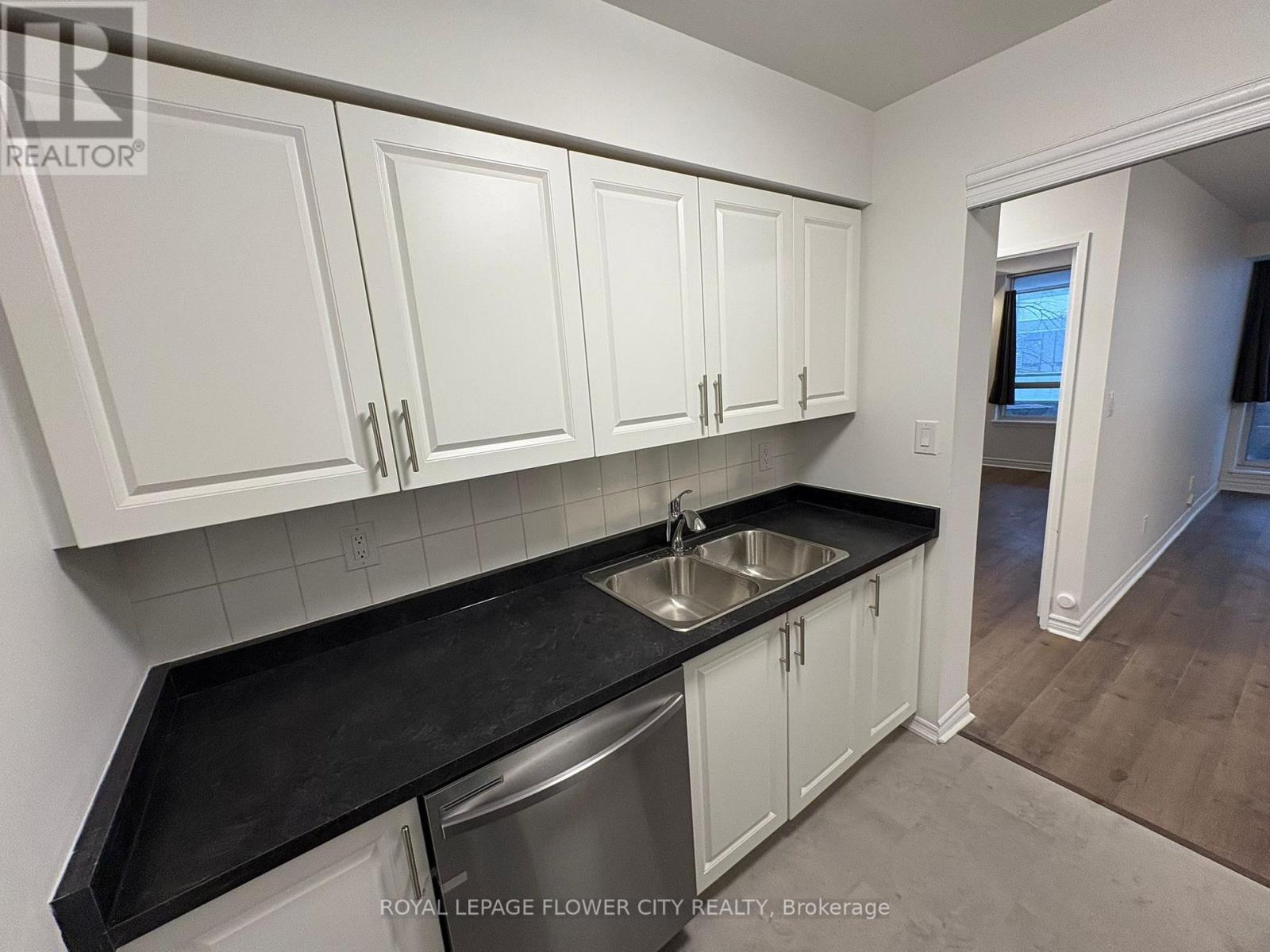 209 - 35 Empress Avenue, Toronto, ON - Indoor Photo Showing Kitchen With Double Sink
