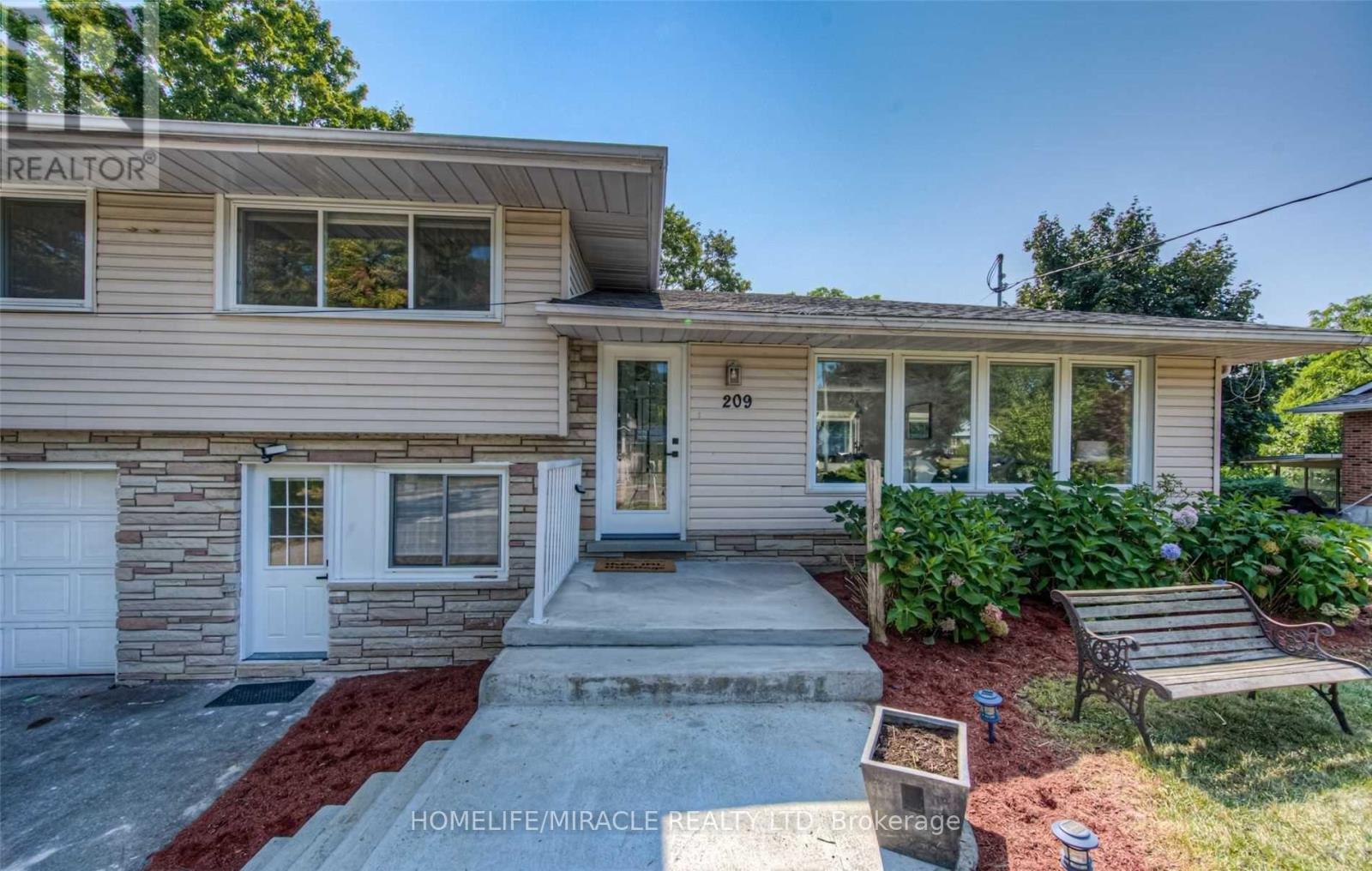 Lower - 209 Greenbrook Drive, Kitchener, ON - Outdoor