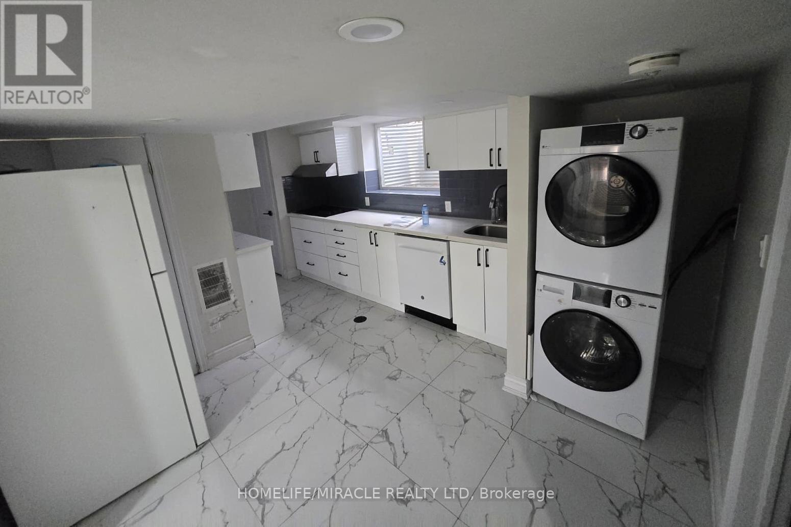 Lower - 209 Greenbrook Drive, Kitchener, ON - Indoor Photo Showing Laundry Room
