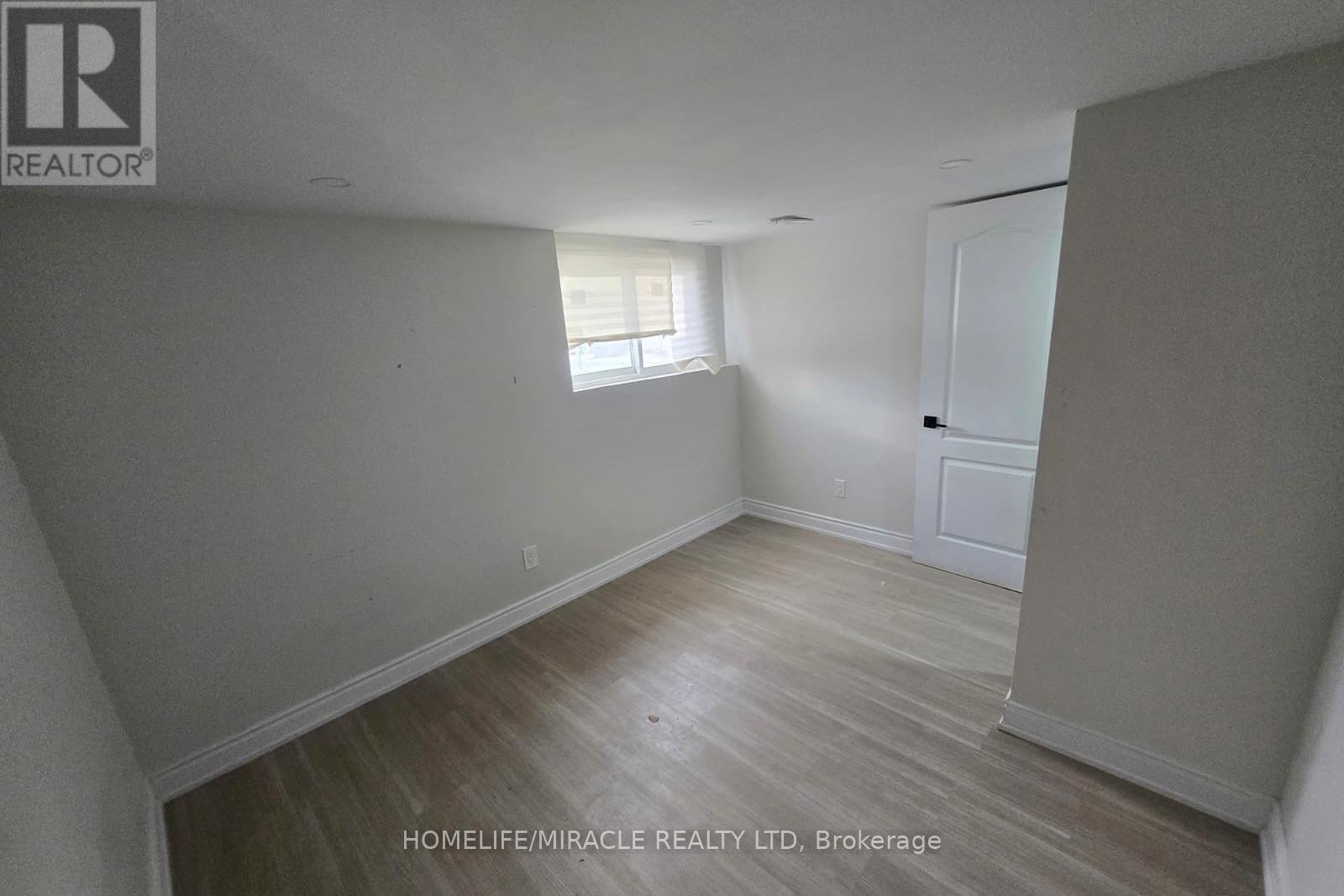 Lower - 209 Greenbrook Drive, Kitchener, ON - Indoor Photo Showing Other Room