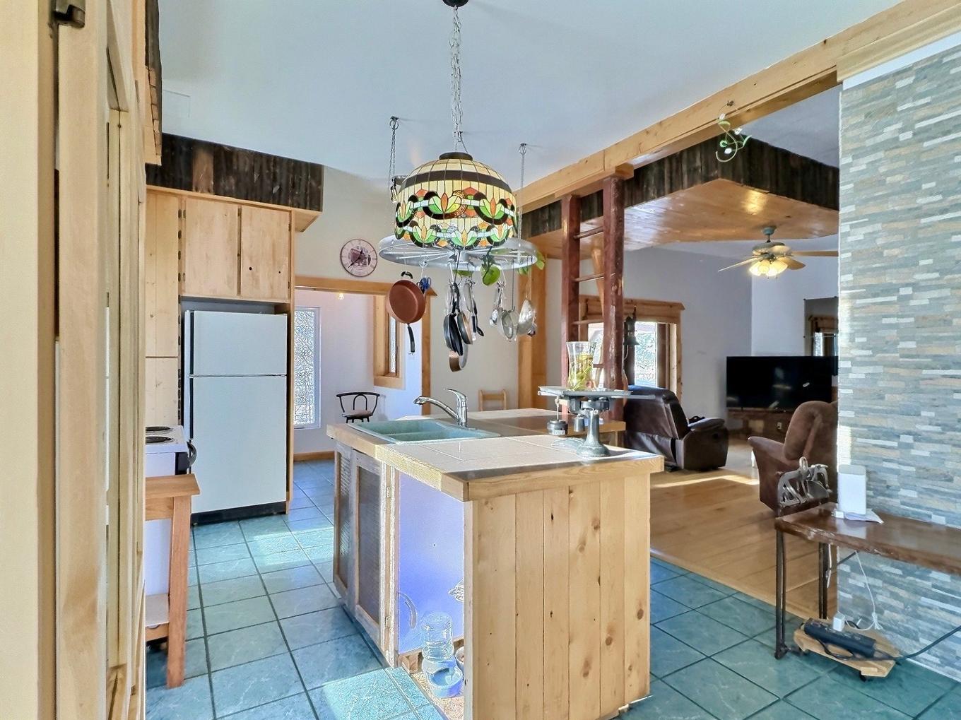 Cuisine - 420 Route 101 S., Notre-Dame-Du-Nord, QC - Indoor