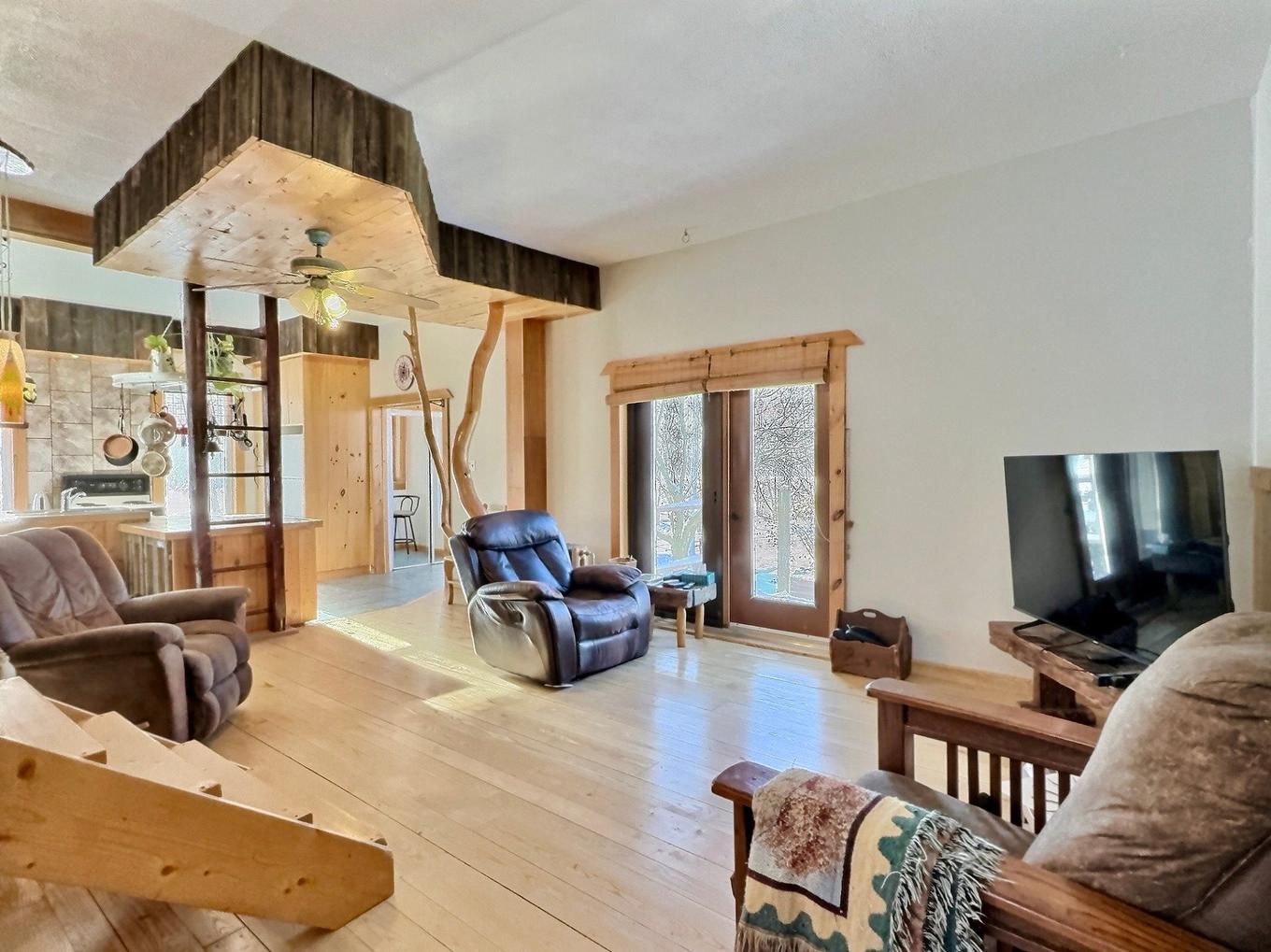 Salon - 420 Route 101 S., Notre-Dame-Du-Nord, QC - Indoor Photo Showing Living Room