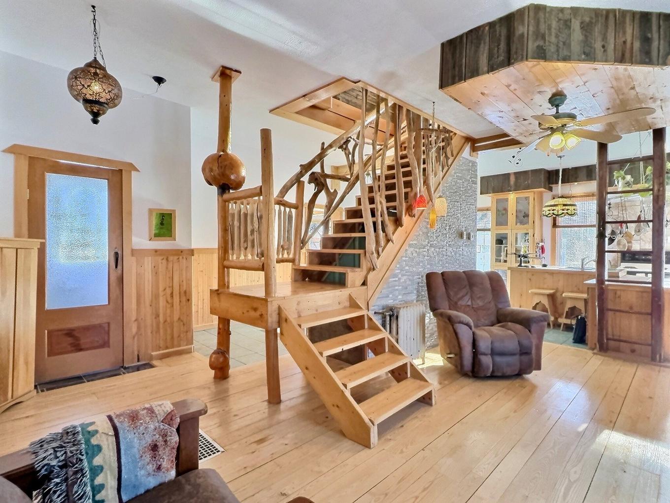 Escalier - 420 Route 101 S., Notre-Dame-Du-Nord, QC - Indoor