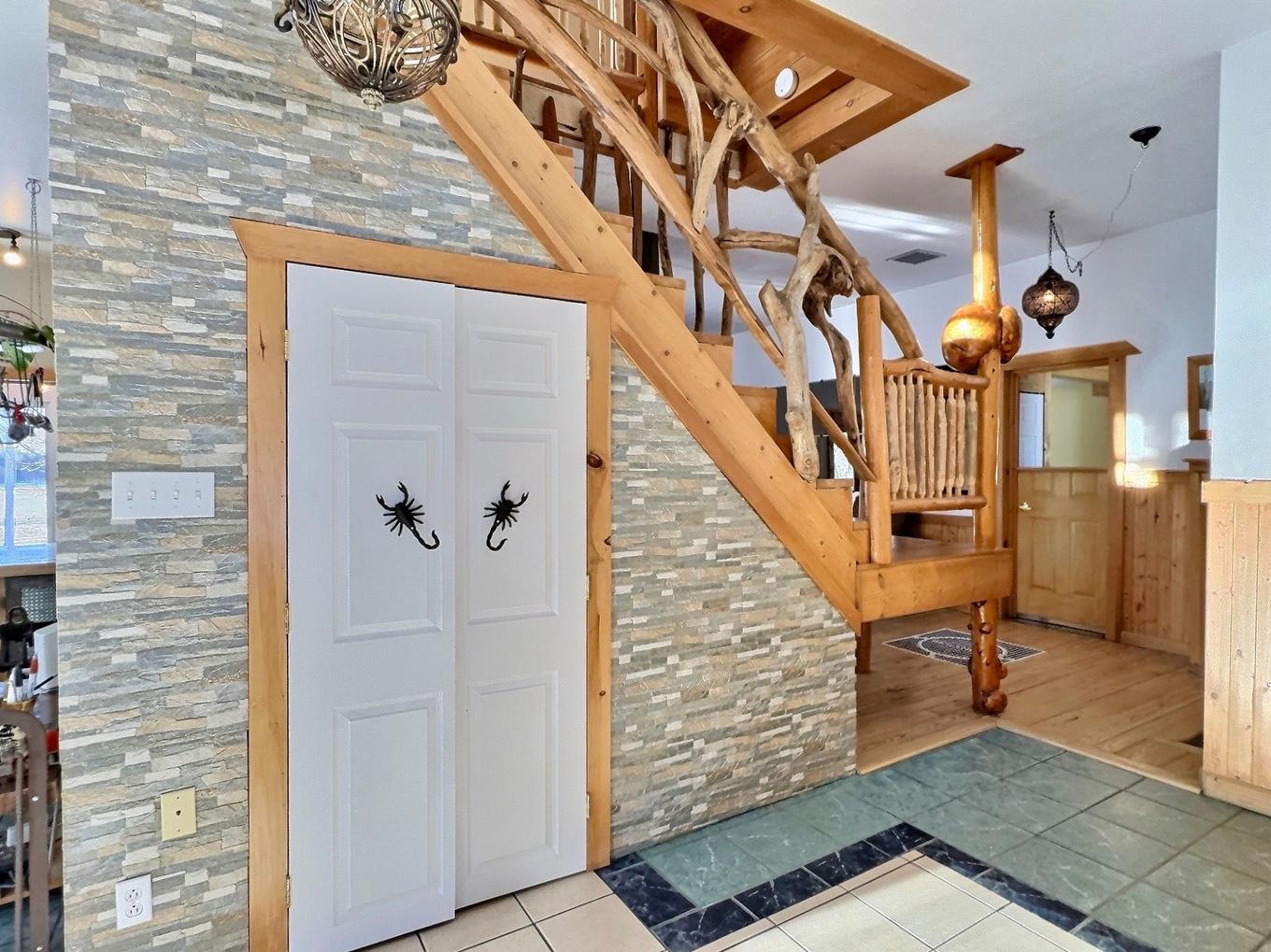 Escalier - 420 Route 101 S., Notre-Dame-Du-Nord, QC - Indoor Photo Showing Other Room