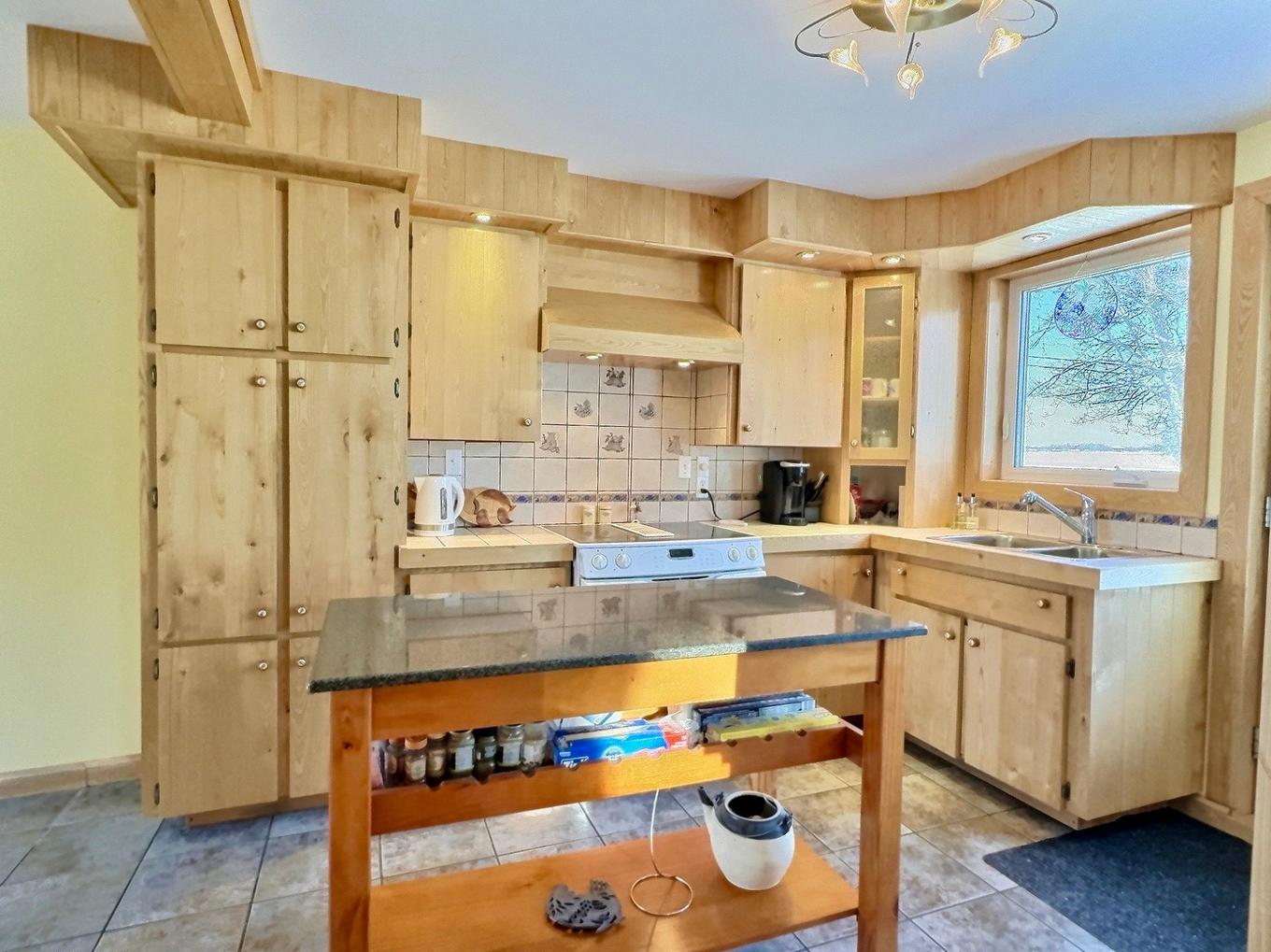 Cuisine - 420 Route 101 S., Notre-Dame-Du-Nord, QC - Indoor Photo Showing Kitchen With Double Sink