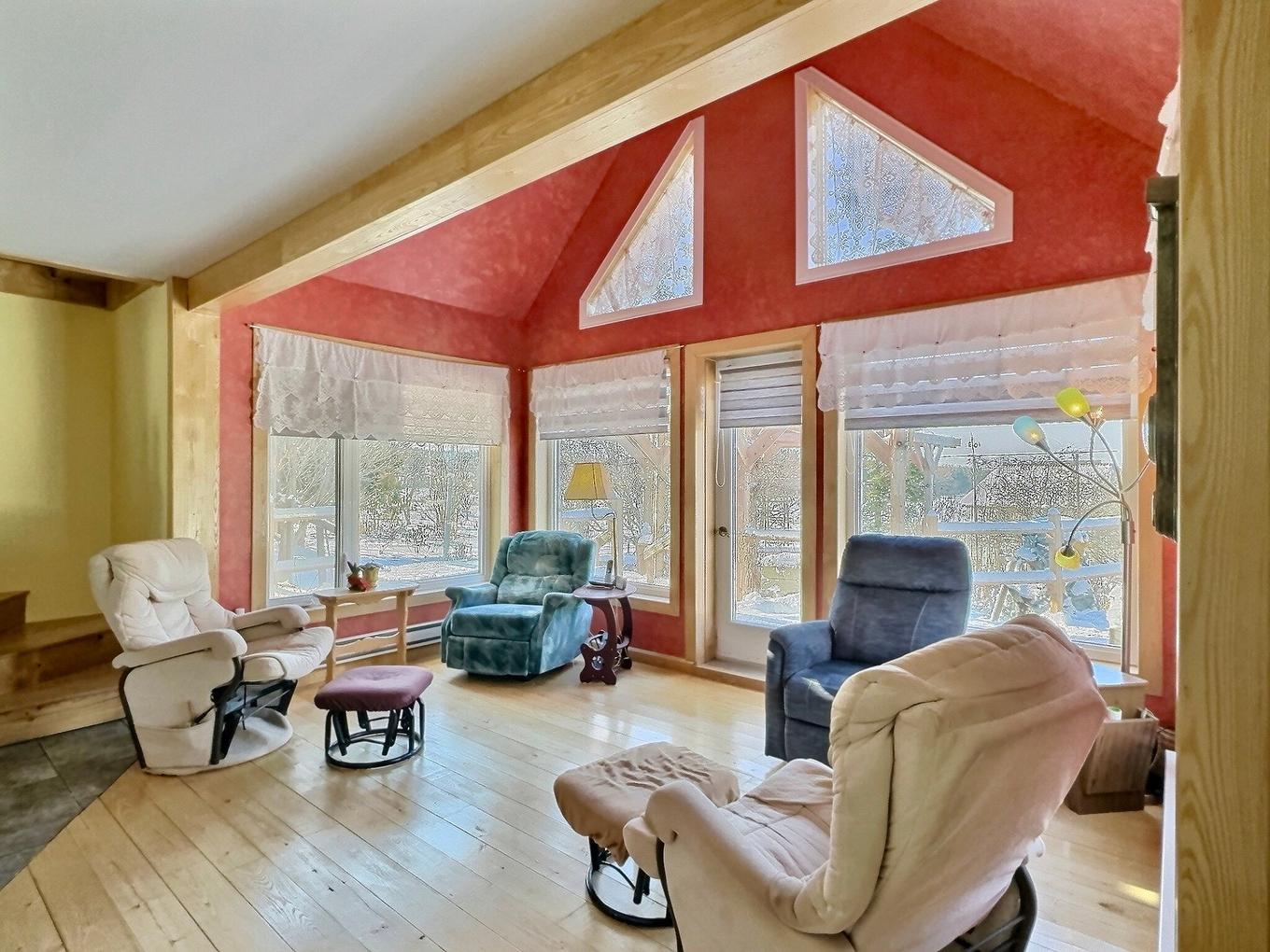 Salon - 420 Route 101 S., Notre-Dame-Du-Nord, QC - Indoor Photo Showing Living Room