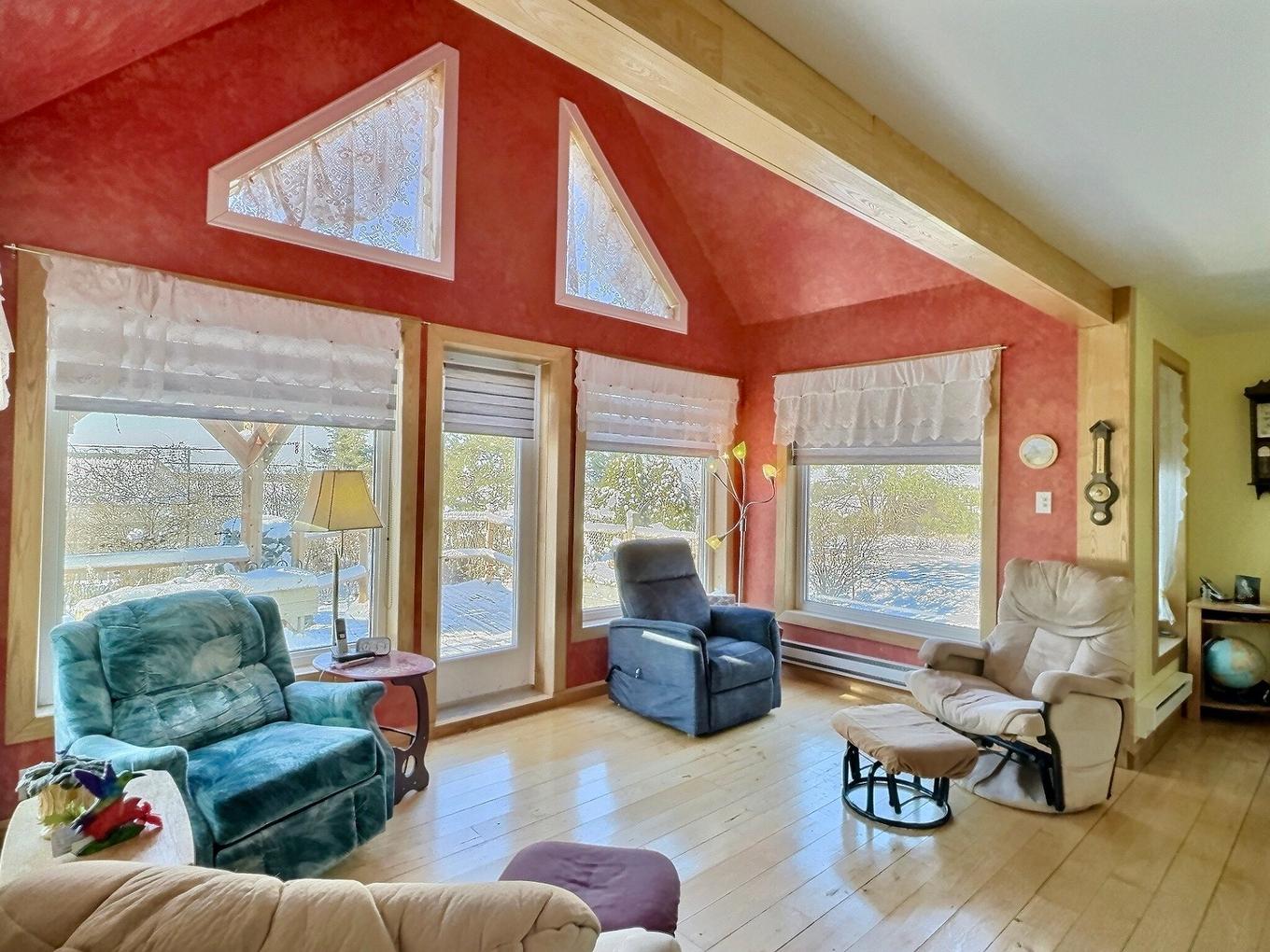 Salon - 420 Route 101 S., Notre-Dame-Du-Nord, QC - Indoor Photo Showing Living Room