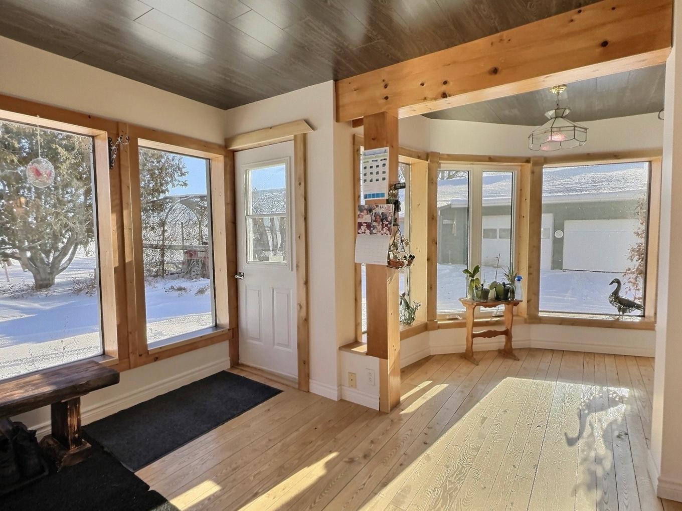 Hall d'entrée/Vestibule - 420 Route 101 S., Notre-Dame-Du-Nord, QC - Indoor Photo Showing Other Room