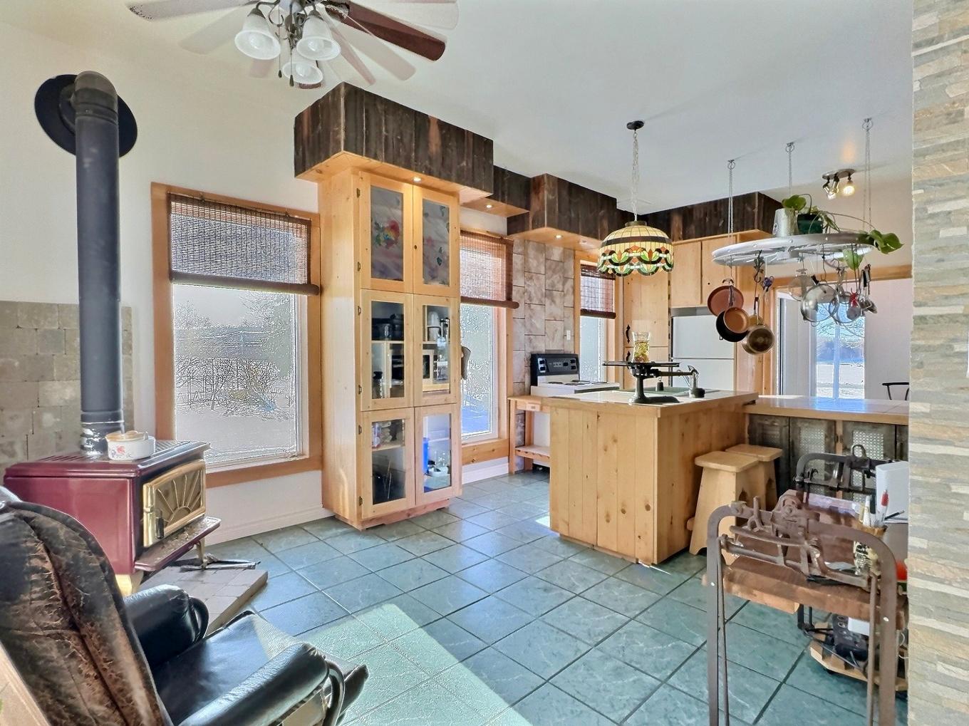 Coin-repas - 420 Route 101 S., Notre-Dame-Du-Nord, QC - Indoor