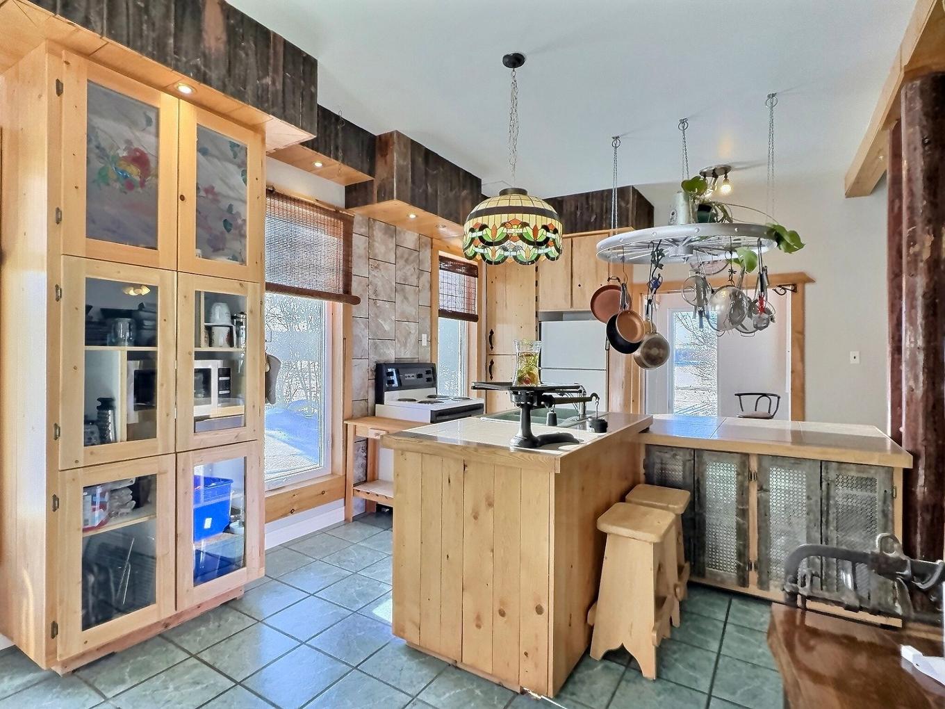 Cuisine - 420 Route 101 S., Notre-Dame-Du-Nord, QC - Indoor