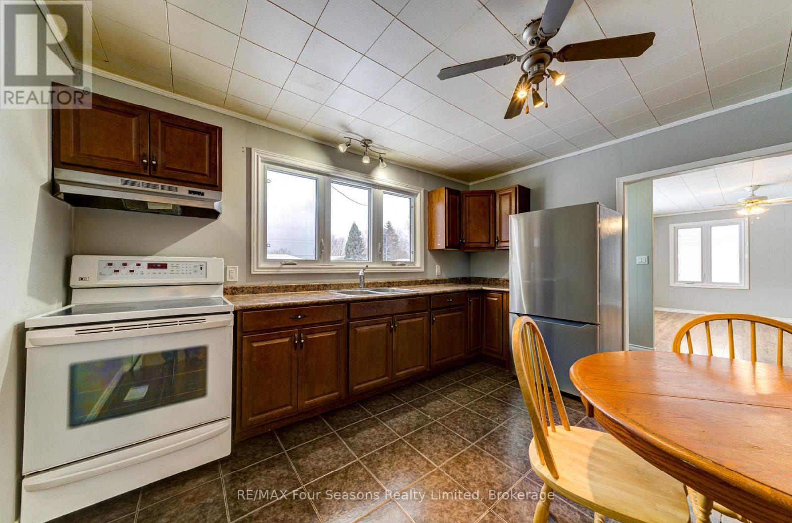 7531 County Road 91, Clearview (Stayner), ON - Indoor Photo Showing Kitchen