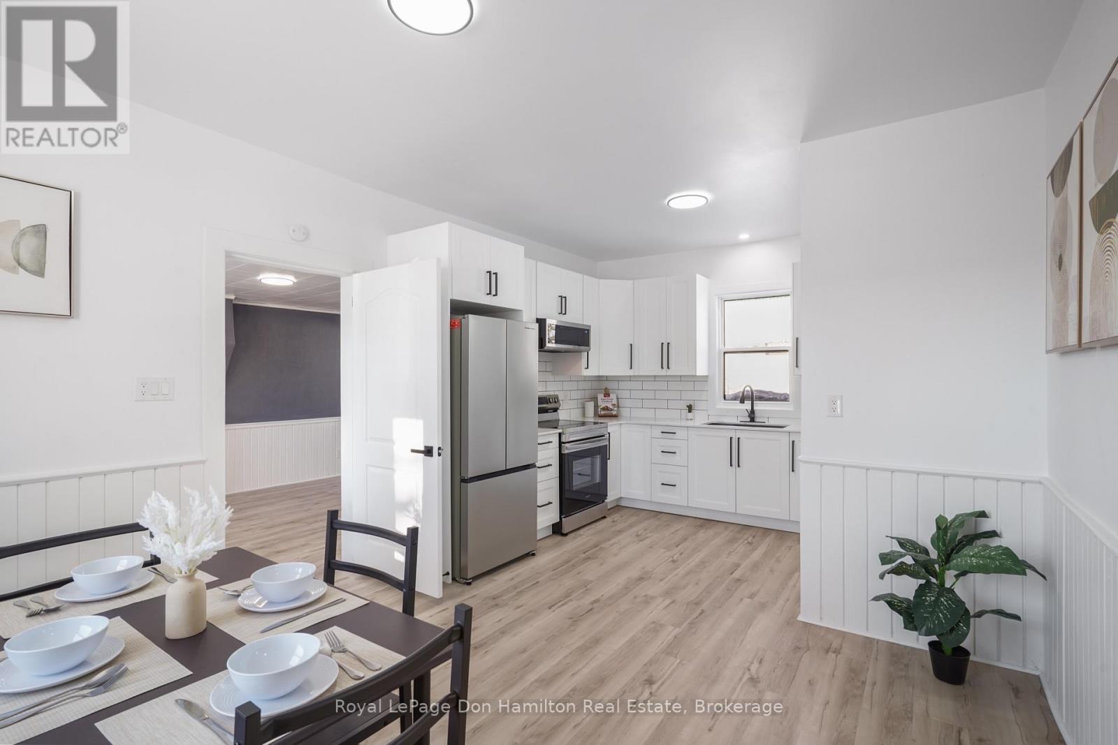 3049 Queen Street, Howick, ON - Indoor Photo Showing Kitchen
