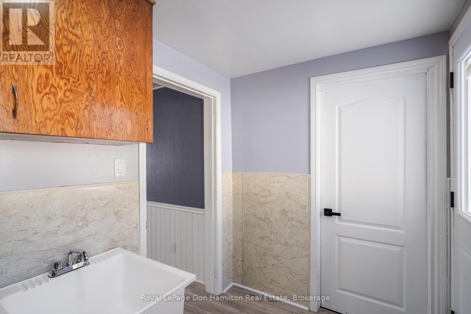 3049 Queen Street, Howick, ON - Indoor