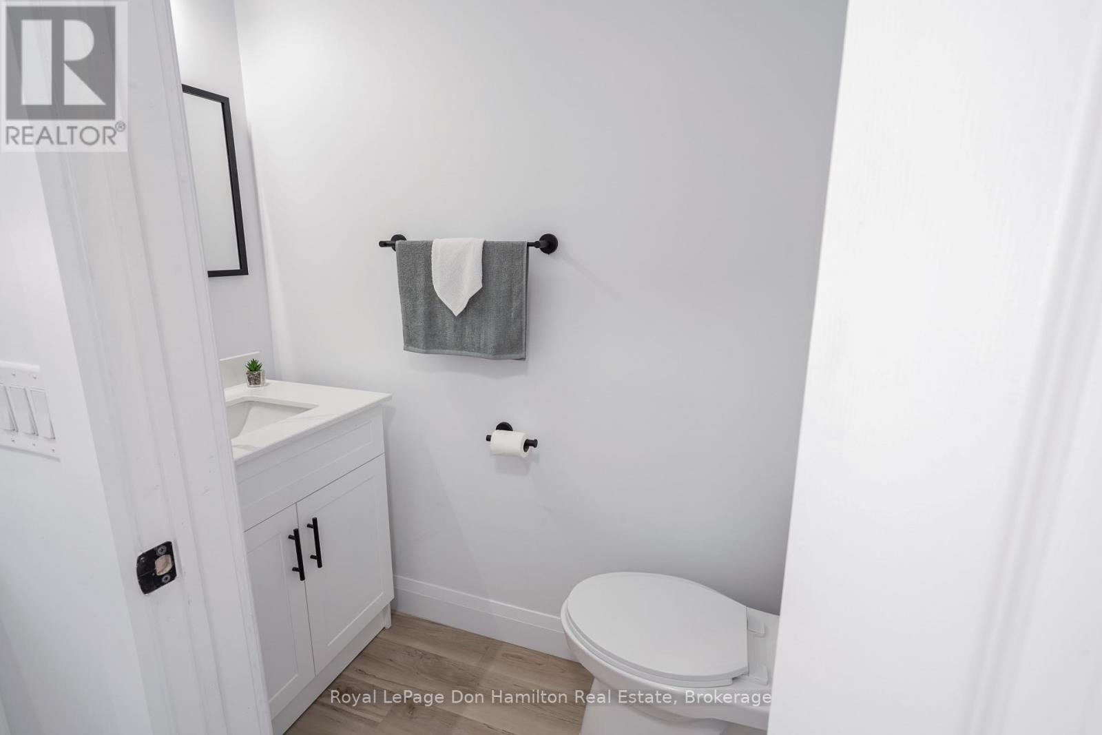 3049 Queen Street, Howick, ON - Indoor Photo Showing Bathroom
