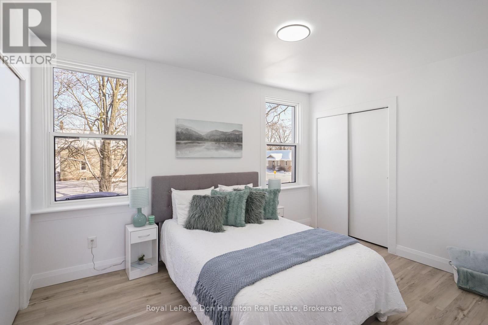 3049 Queen Street, Howick, ON - Indoor Photo Showing Bedroom