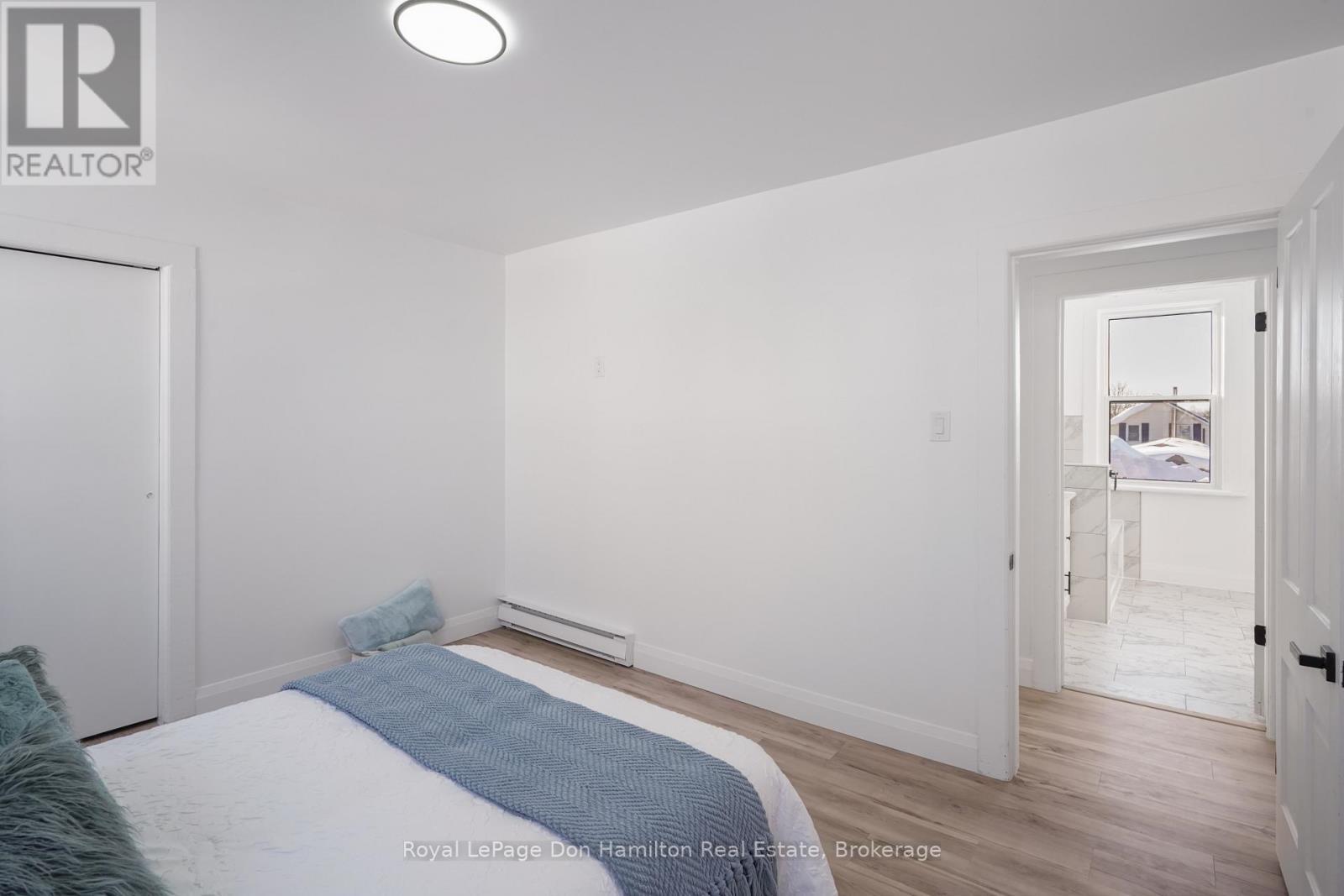 3049 Queen Street, Howick, ON - Indoor Photo Showing Bedroom