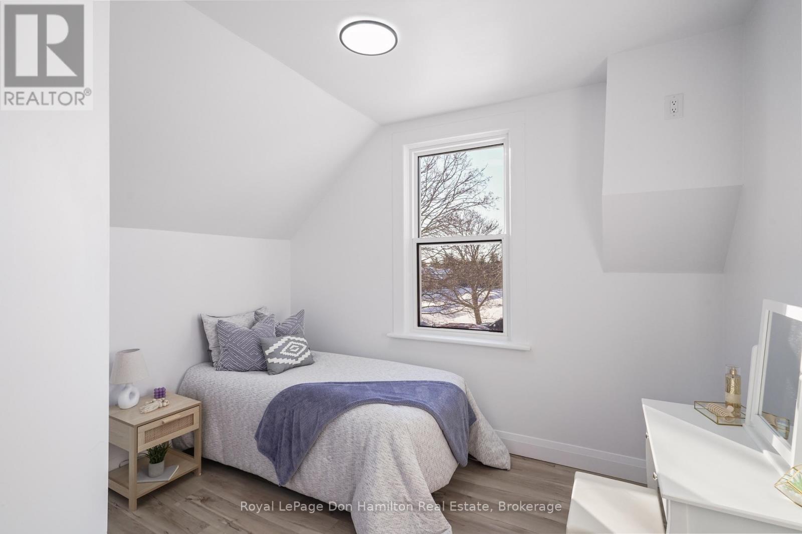 3049 Queen Street, Howick, ON - Indoor Photo Showing Bedroom