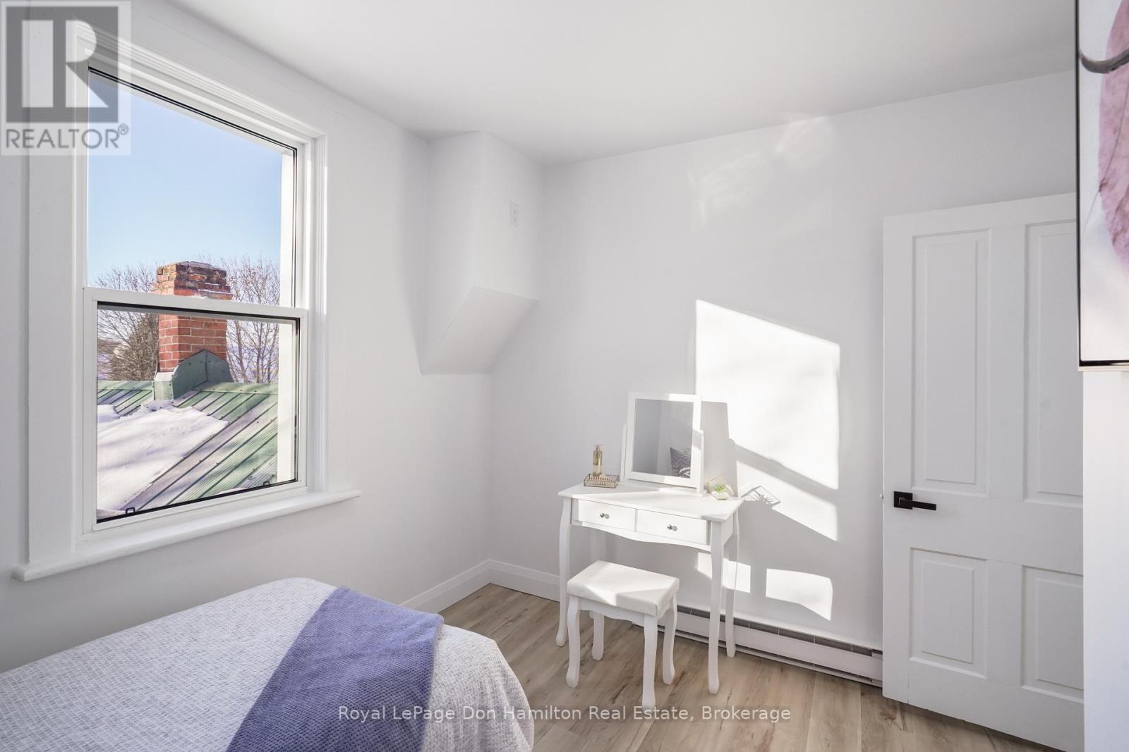 3049 Queen Street, Howick, ON - Indoor Photo Showing Bedroom