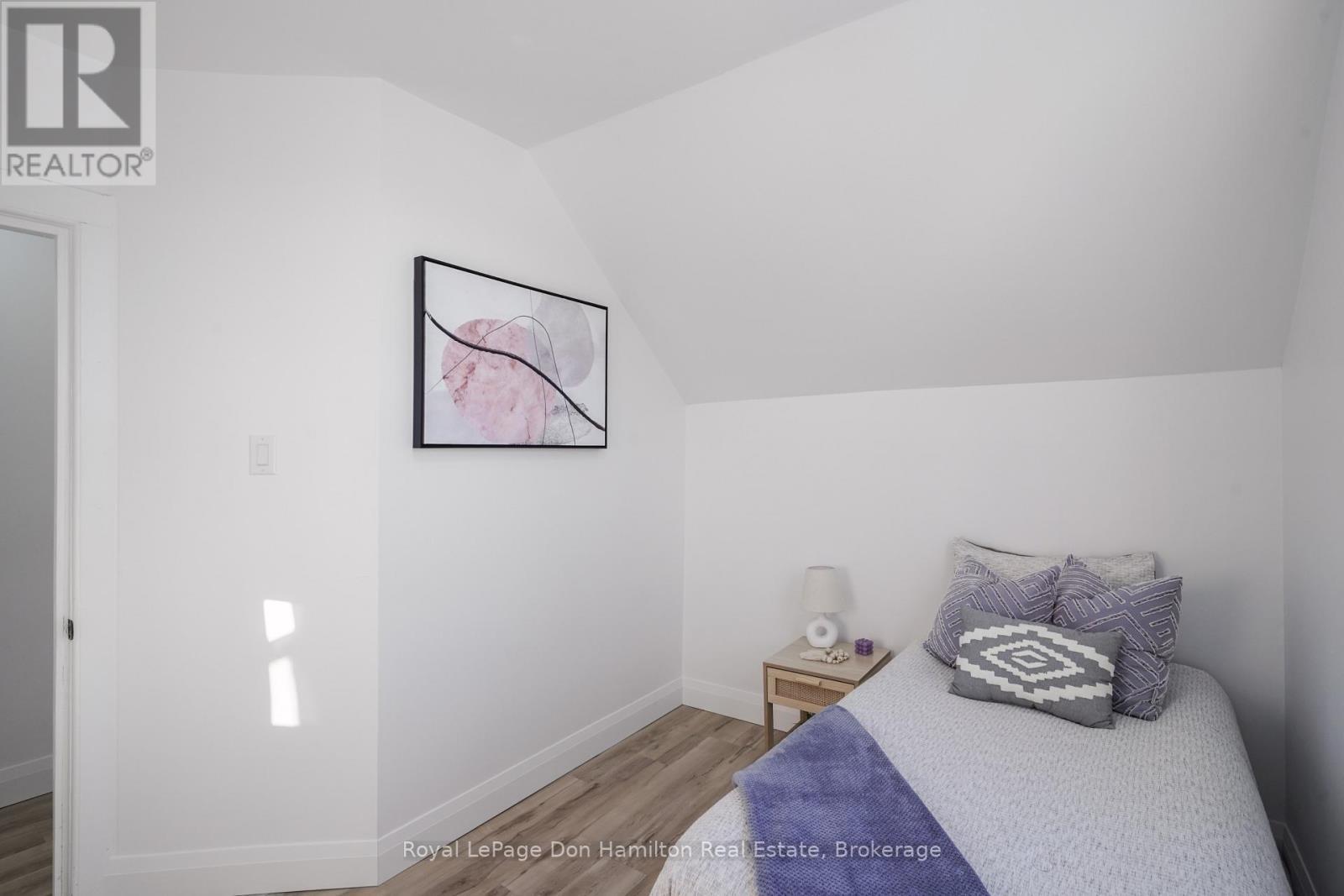 3049 Queen Street, Howick, ON - Indoor Photo Showing Bedroom