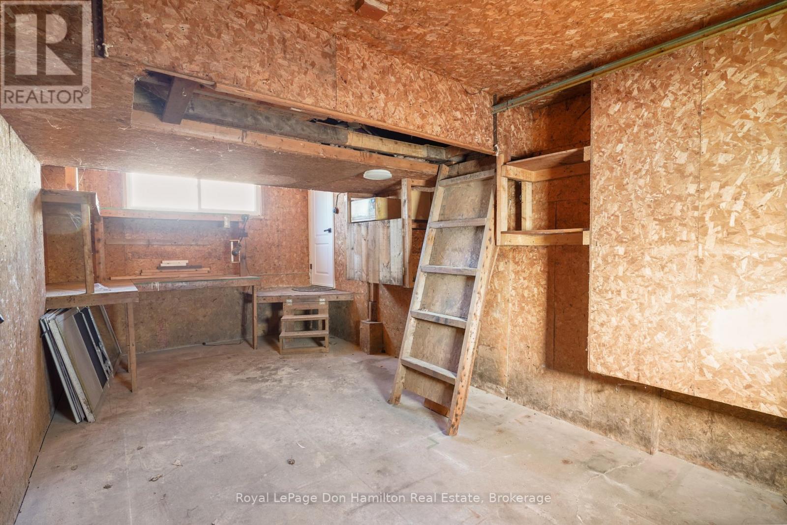 3049 Queen Street, Howick, ON - Indoor