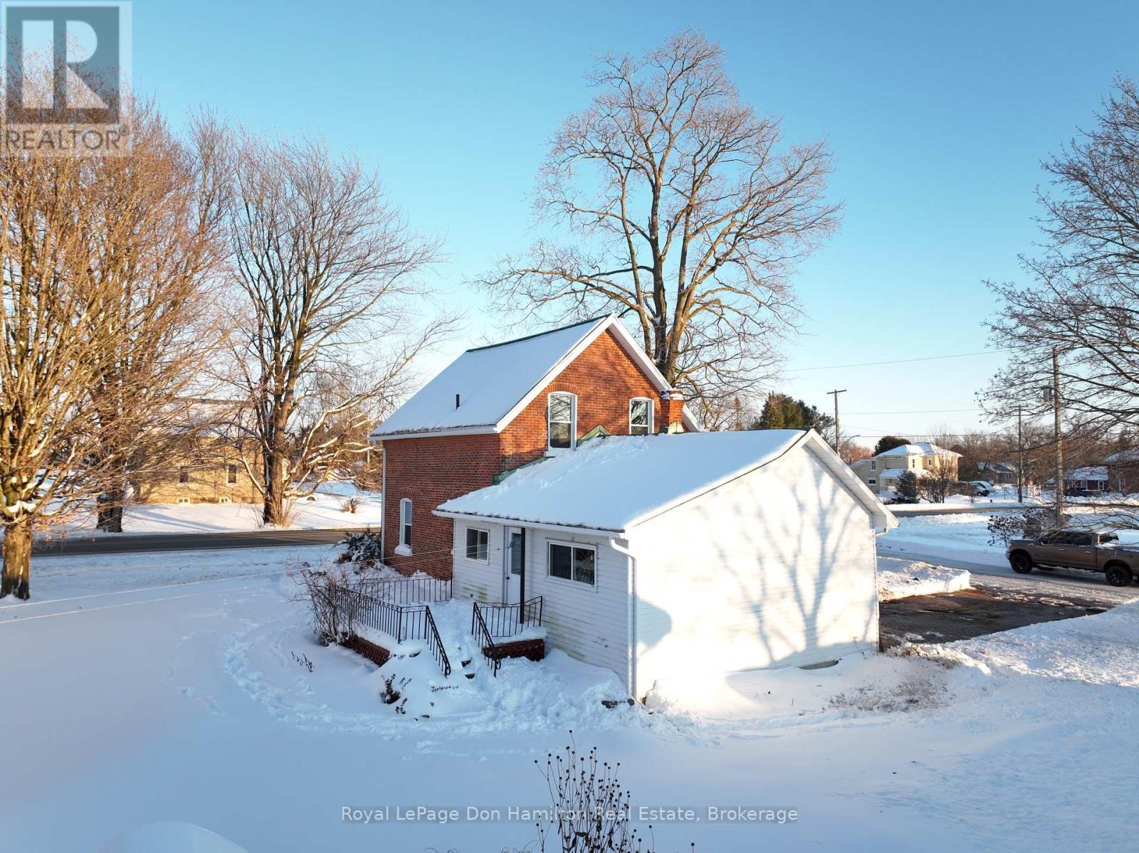 3049 Queen Street, Howick, ON - Outdoor