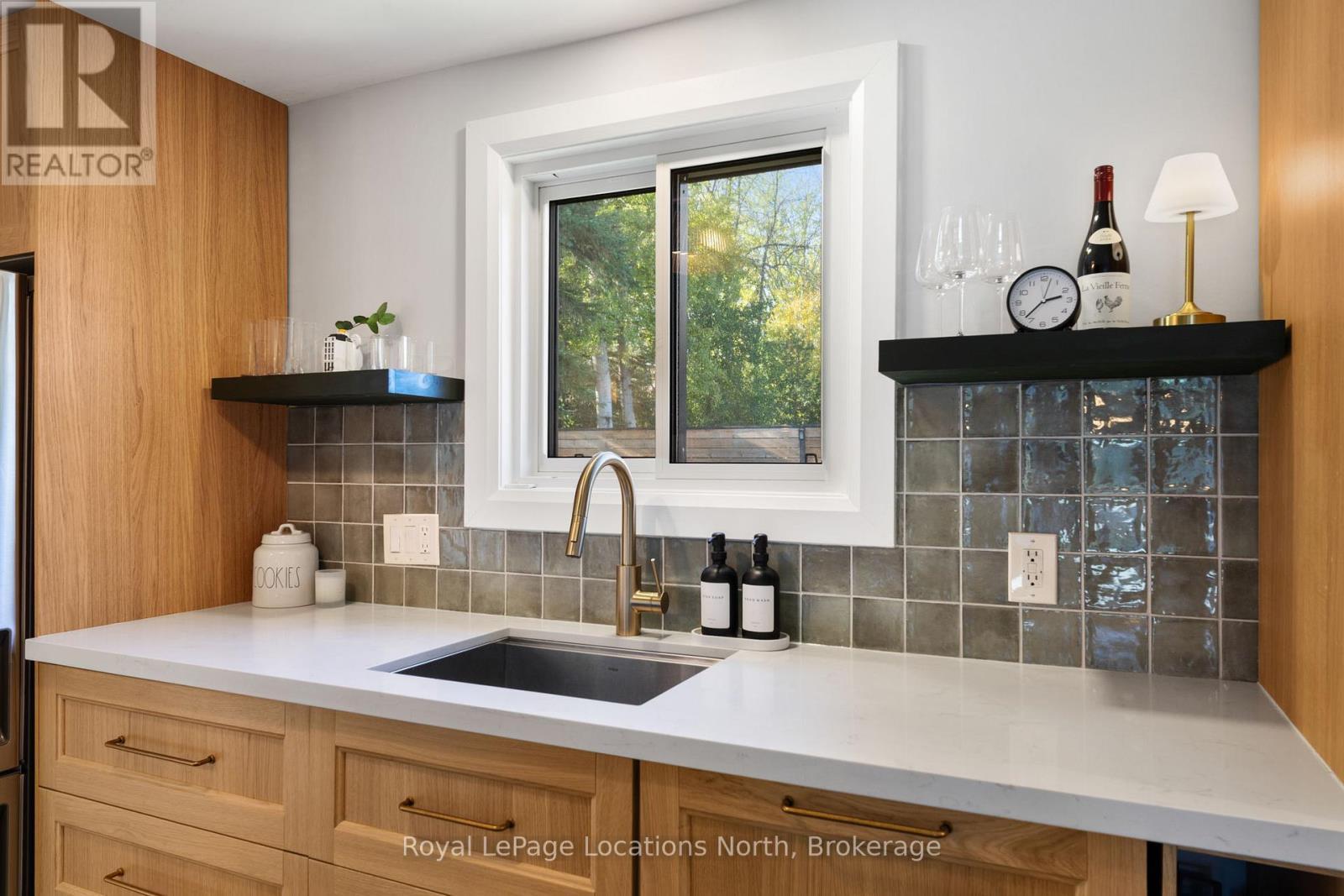 19 Dell Parr Avenue, Collingwood, ON - Indoor Photo Showing Kitchen