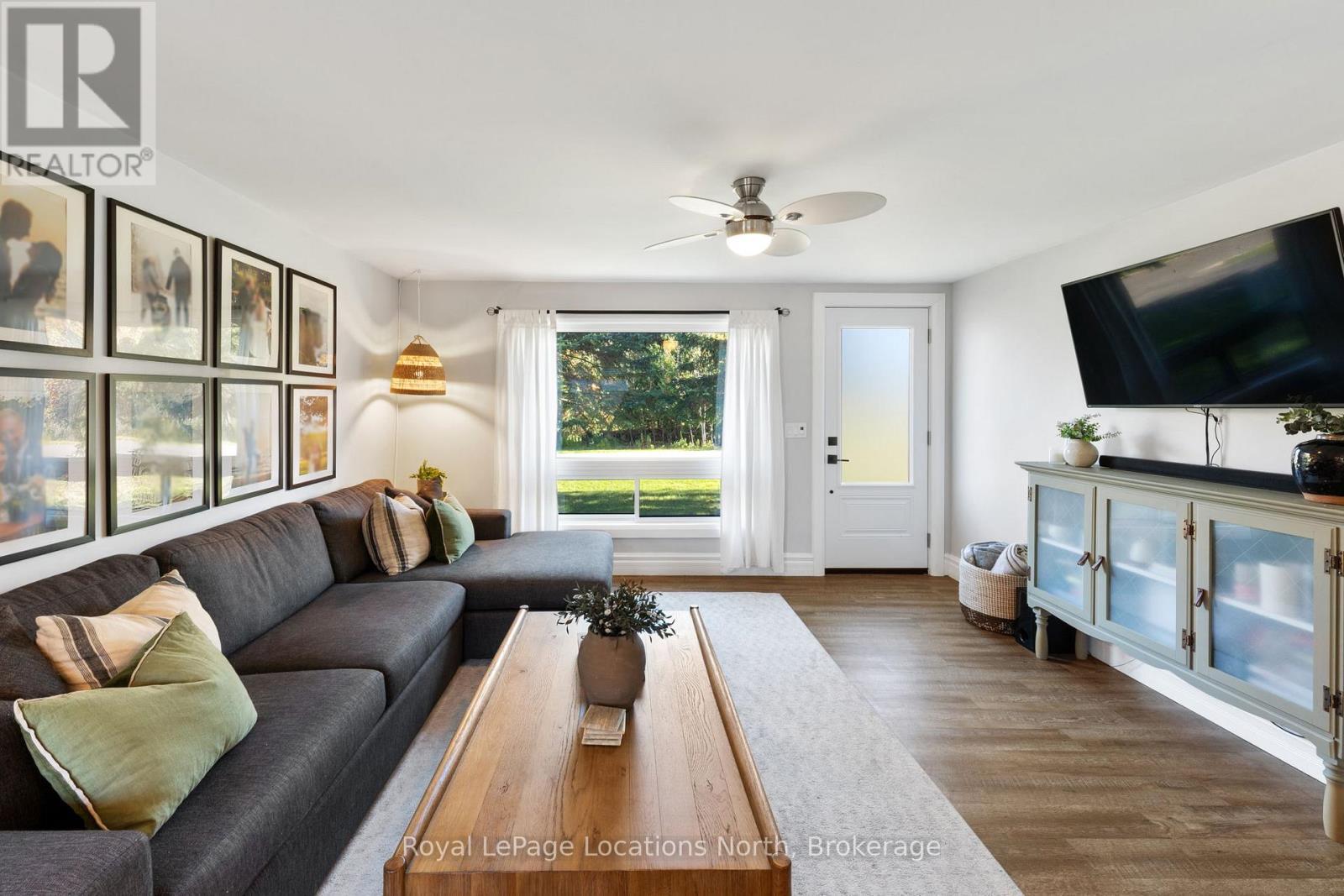 19 Dell Parr Avenue, Collingwood, ON - Indoor Photo Showing Living Room