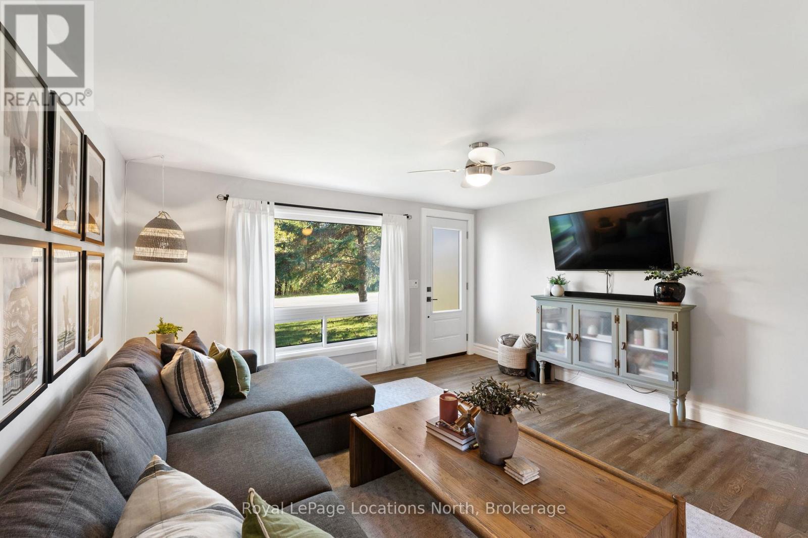 19 Dell Parr Avenue, Collingwood, ON - Indoor Photo Showing Living Room