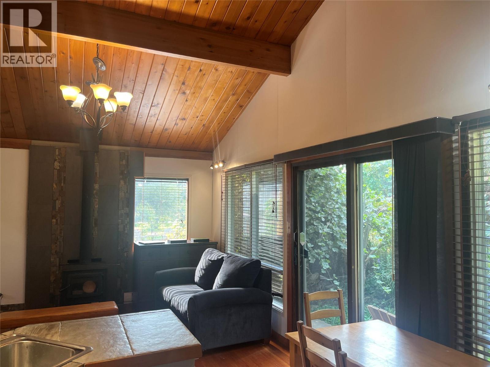 328 River Lane, Kaslo, BC - Indoor